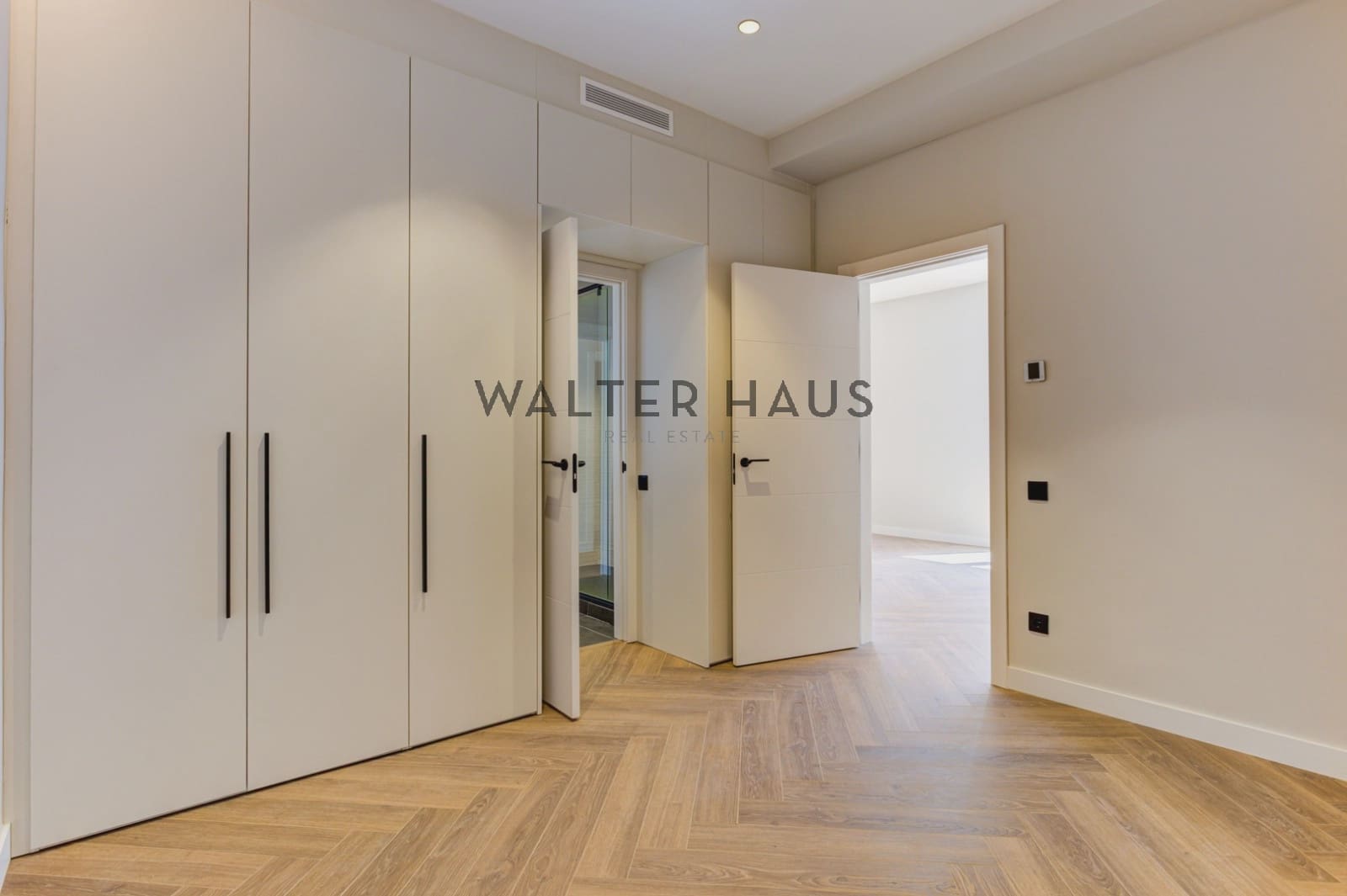 3 bedroom Flat for sale in Barcelona city - € 1,180,000 (Ref: 9352841)