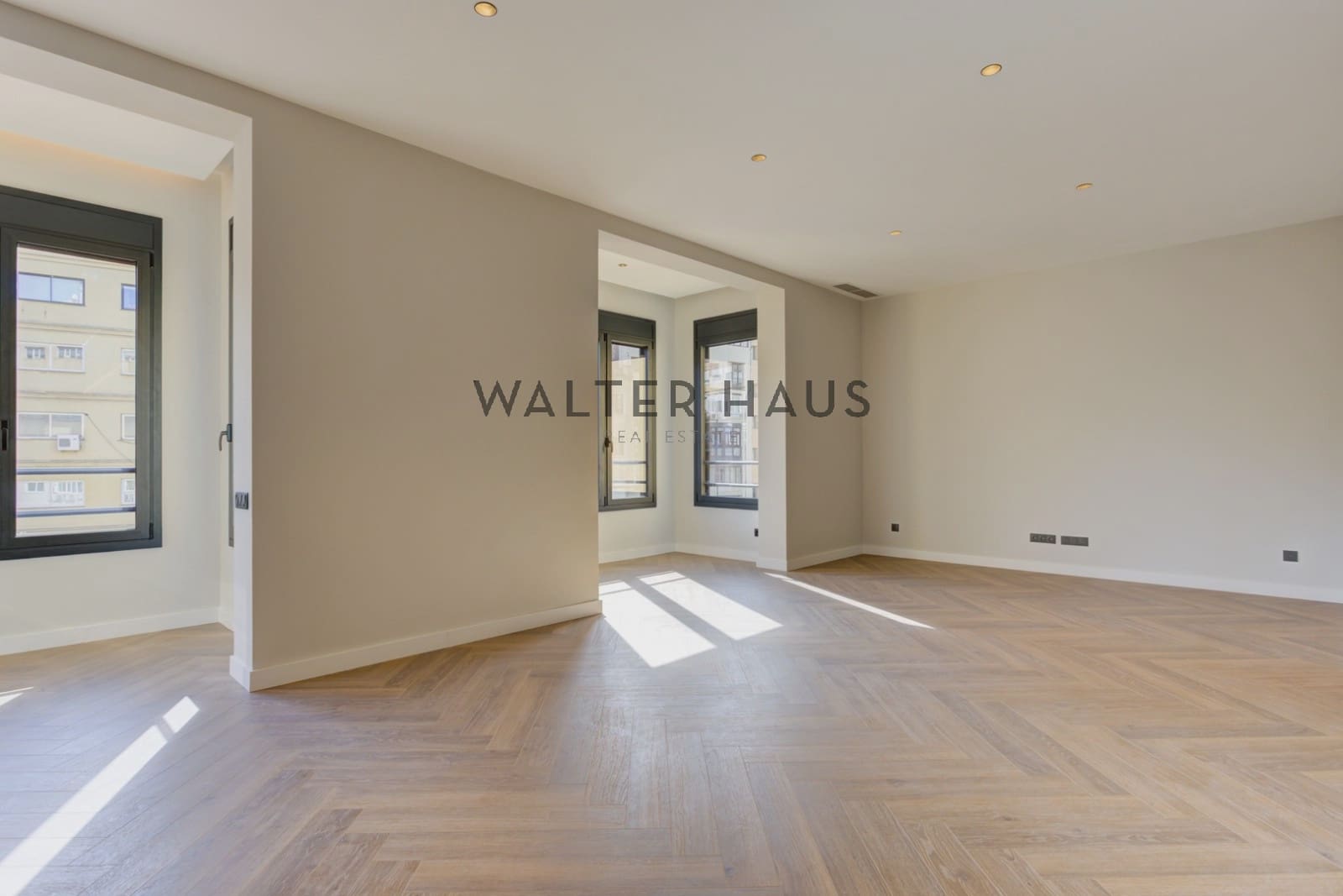 3 bedroom Flat for sale in Barcelona city - € 1,180,000 (Ref: 9352841)