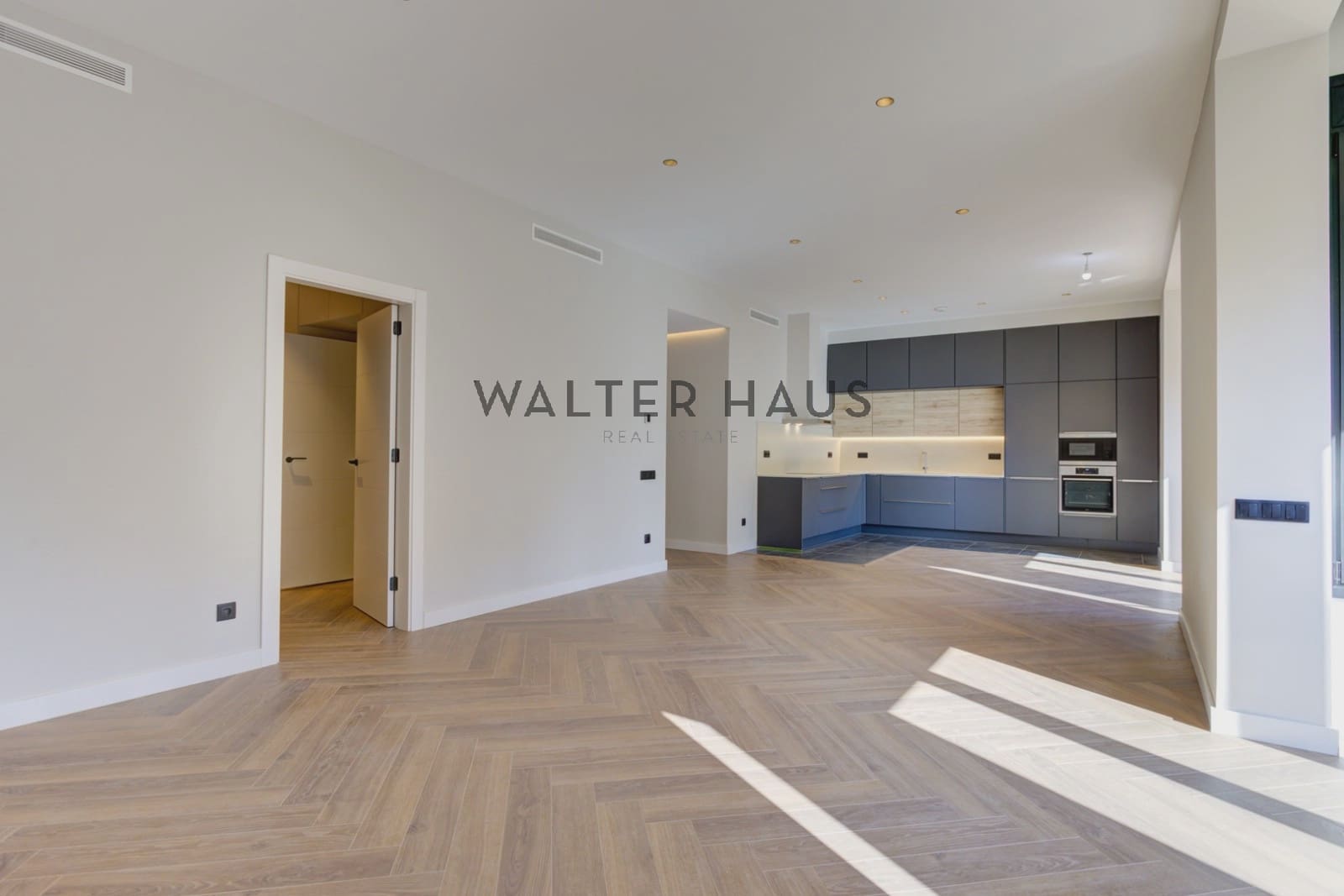 3 bedroom Flat for sale in Barcelona city - € 1,180,000 (Ref: 9352841)