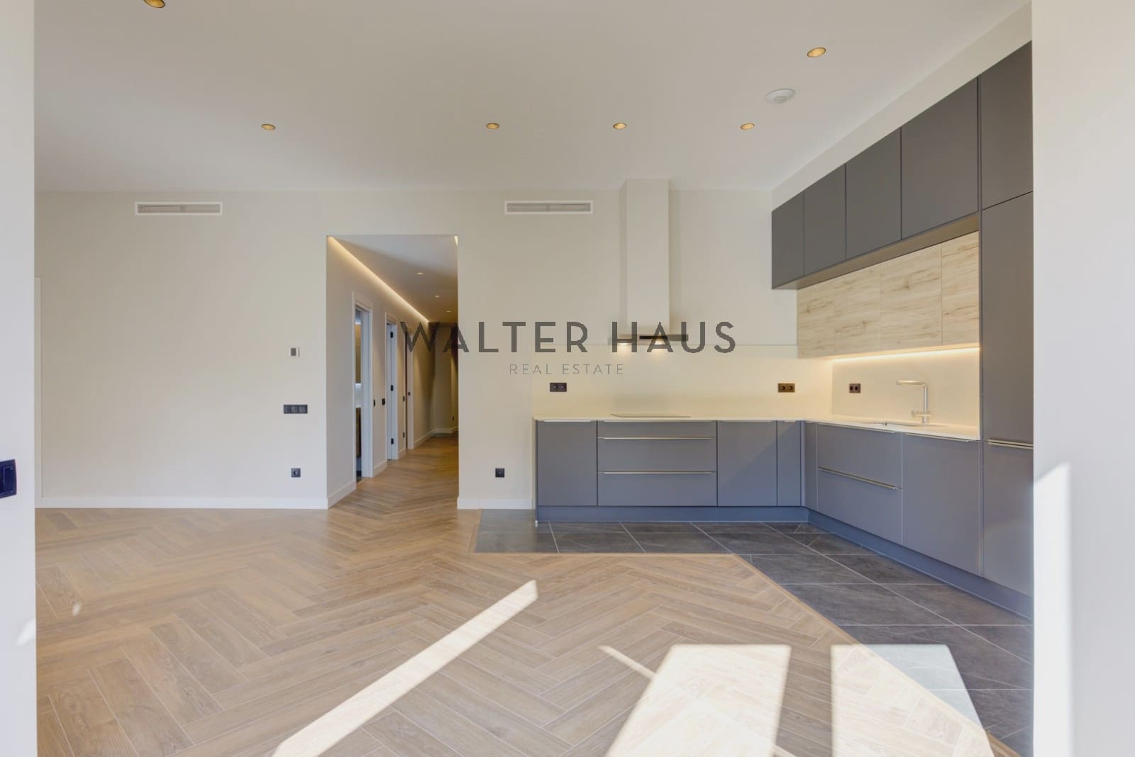 3 bedroom Flat for sale in Barcelona city - € 1,180,000 (Ref: 9352841)