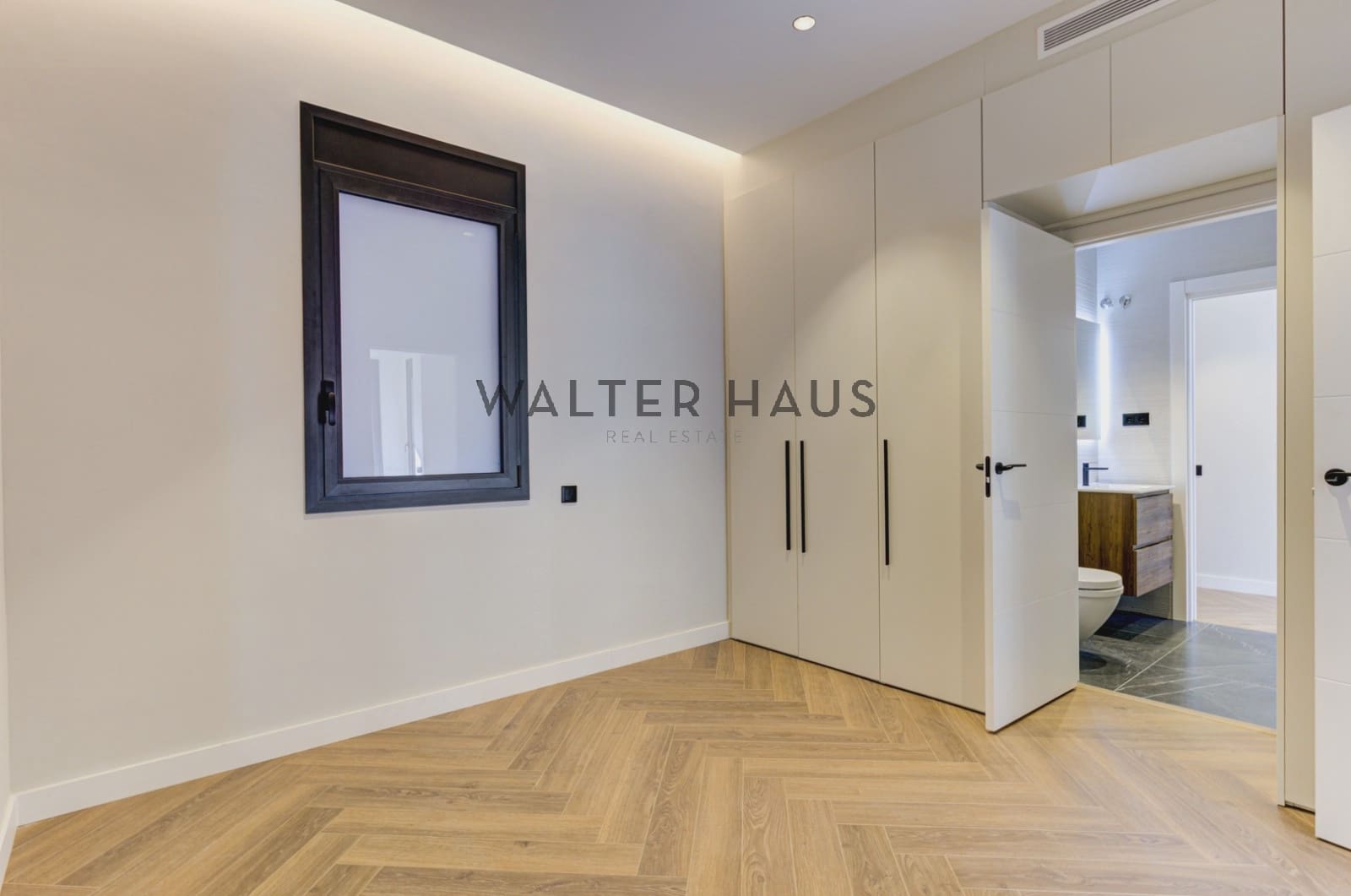 3 bedroom Flat for sale in Barcelona city - € 1,180,000 (Ref: 9352841)