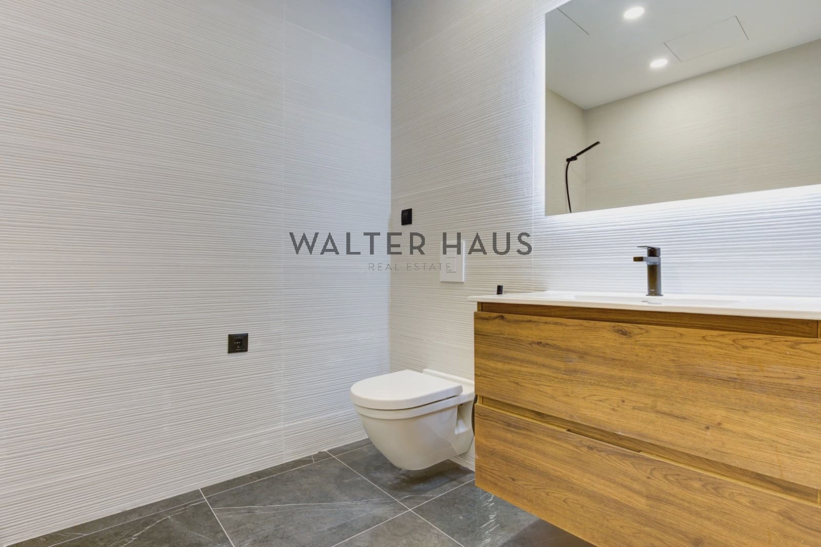 3 bedroom Flat for sale in Barcelona city - € 1,180,000 (Ref: 9352841)