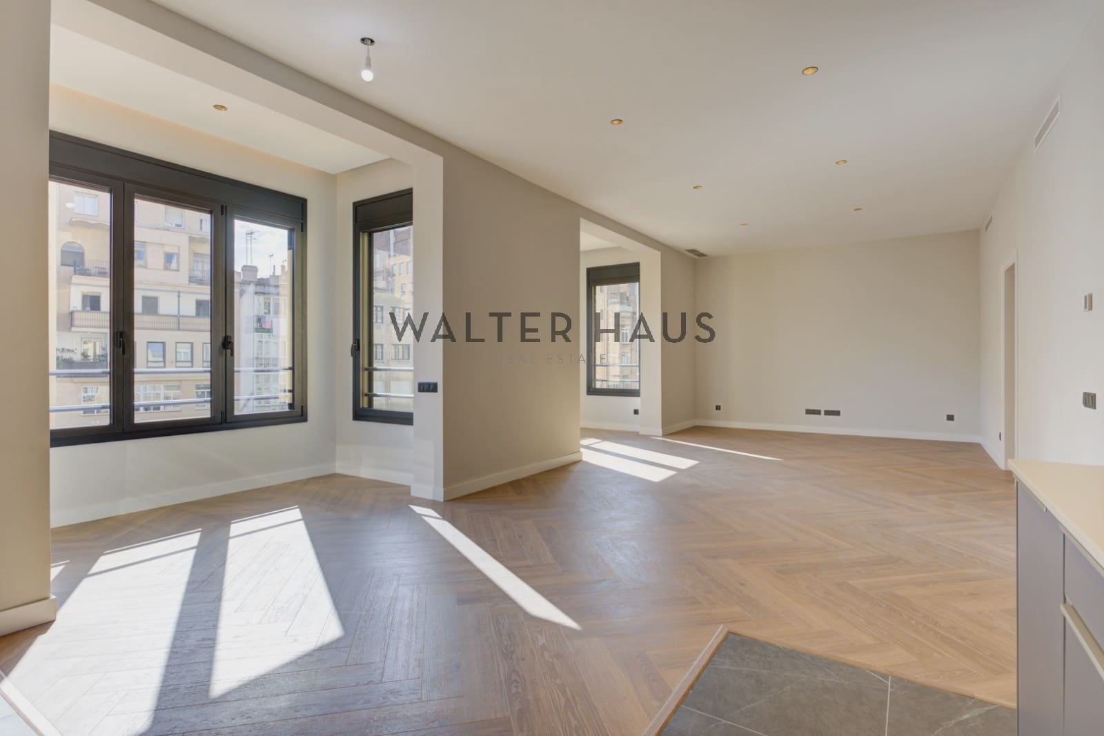 3 bedroom Flat for sale in Barcelona city - € 1,180,000 (Ref: 9352841)