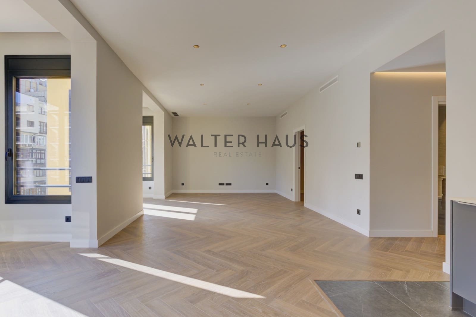 3 bedroom Flat for sale in Barcelona city - € 1,180,000 (Ref: 9352841)