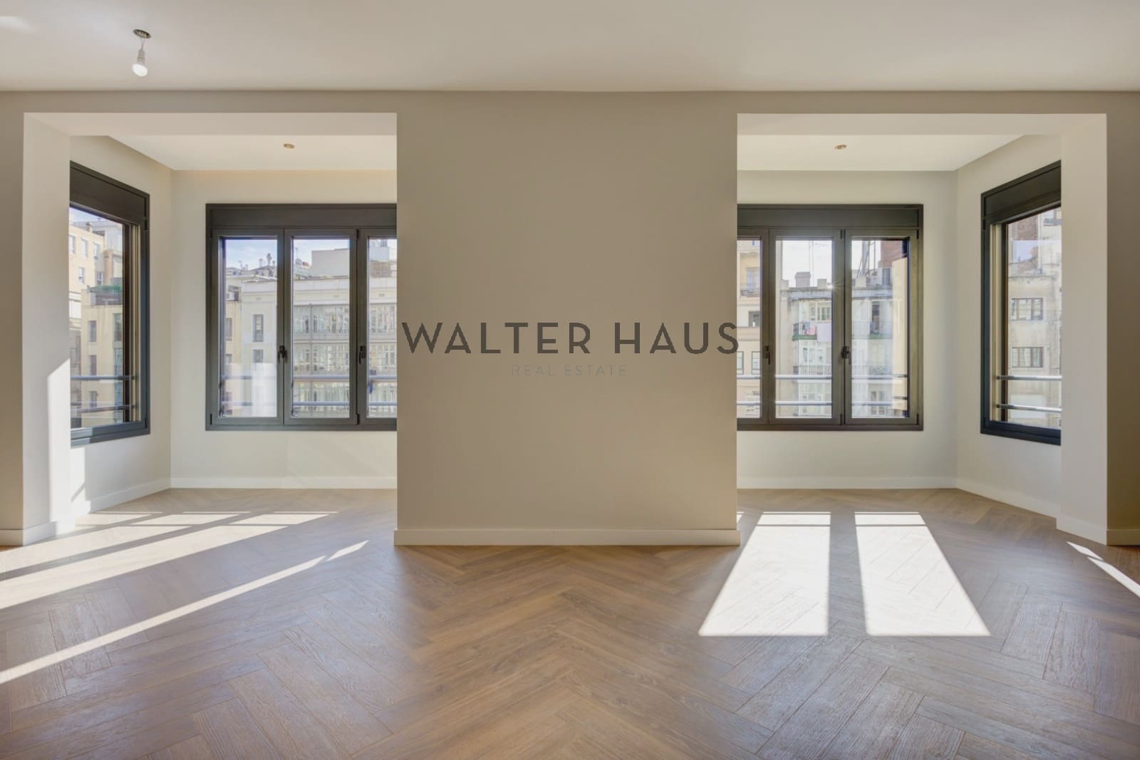 3 bedroom Flat for sale in Barcelona city - € 1,180,000 (Ref: 9352841)