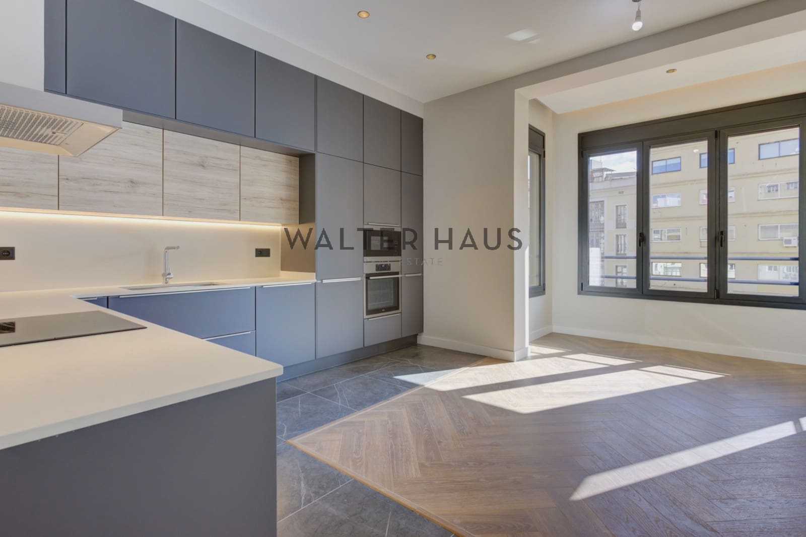 3 bedroom Flat for sale in Barcelona city - € 1,180,000 (Ref: 9352841)