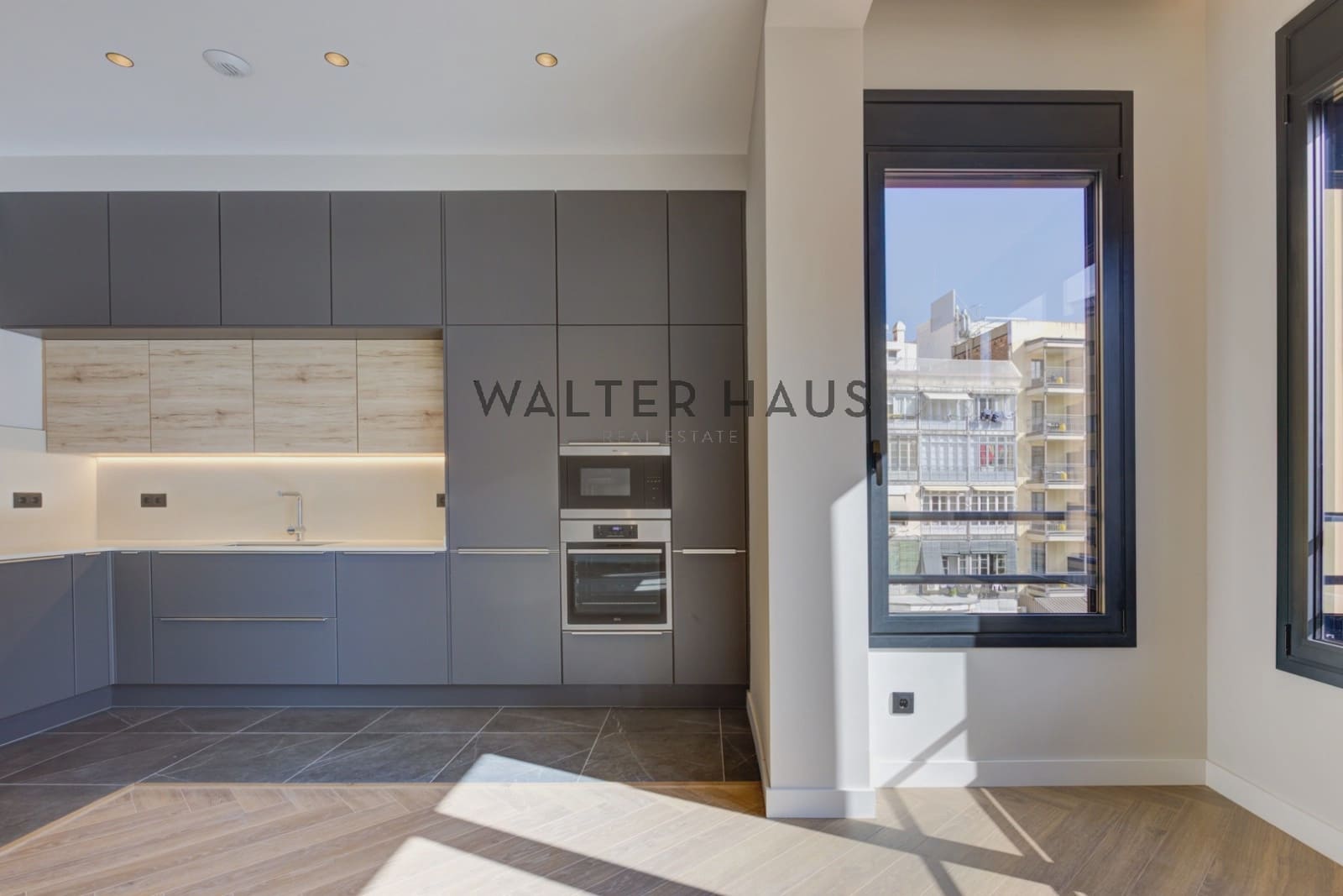 3 bedroom Flat for sale in Barcelona city - € 1,180,000 (Ref: 9352841)