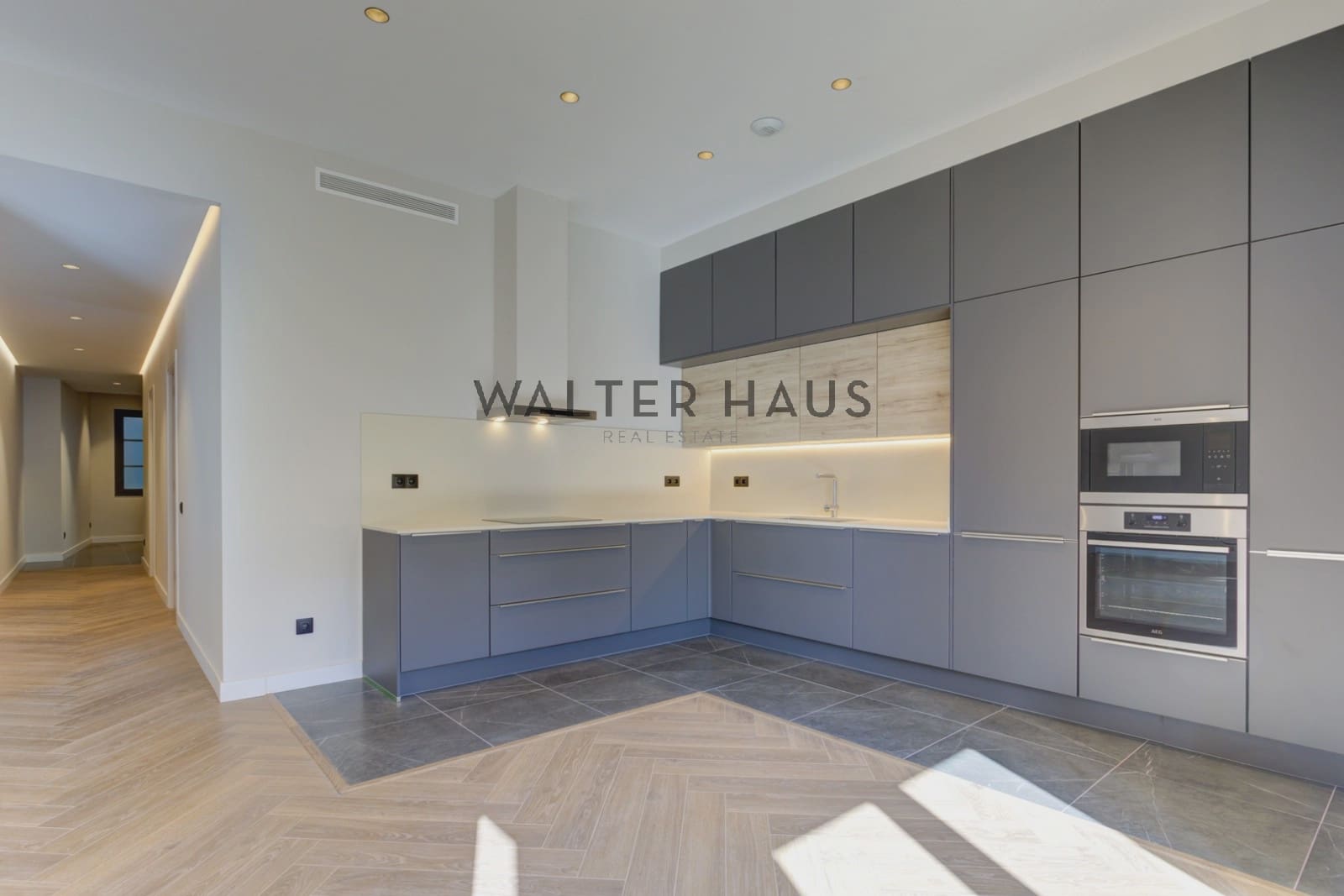 3 bedroom Flat for sale in Barcelona city - € 1,180,000 (Ref: 9352841)