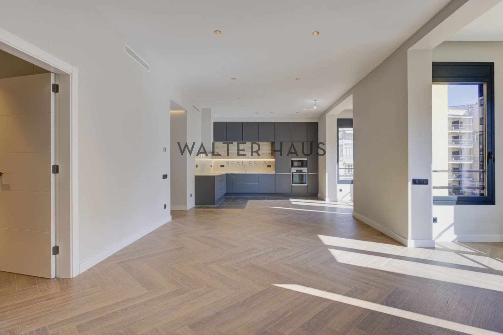 3 bedroom Flat for sale in Barcelona city - € 1,180,000 (Ref: 9352841)