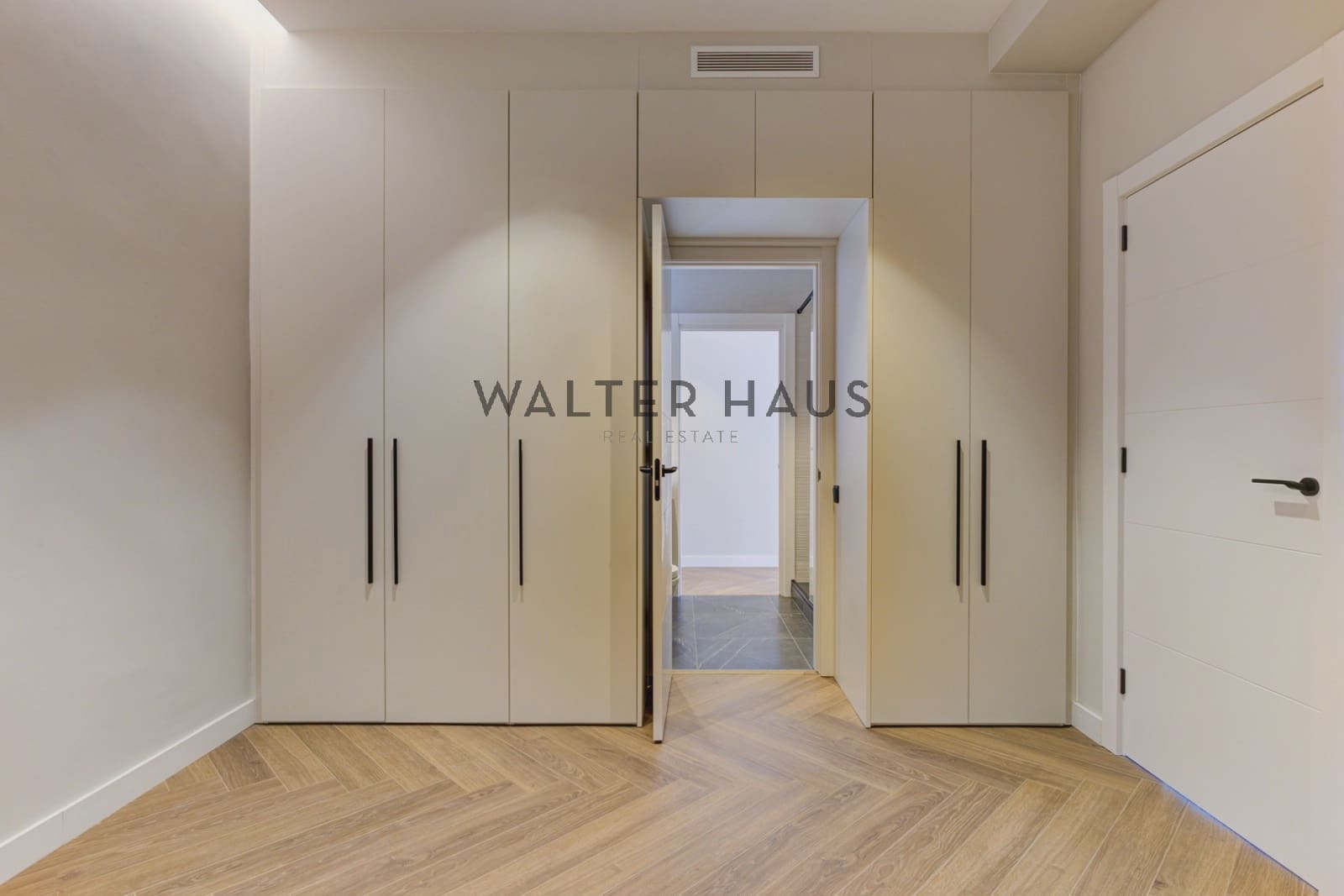 3 bedroom Flat for sale in Barcelona city - € 1,180,000 (Ref: 9352841)