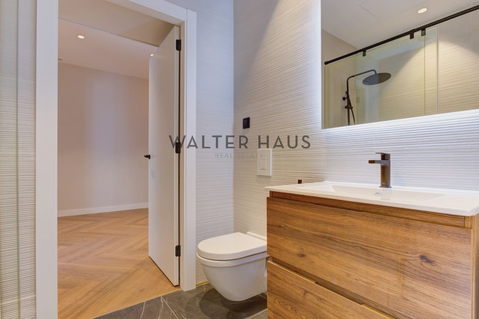 3 bedroom Flat for sale in Barcelona city - € 1,180,000 (Ref: 9352841)