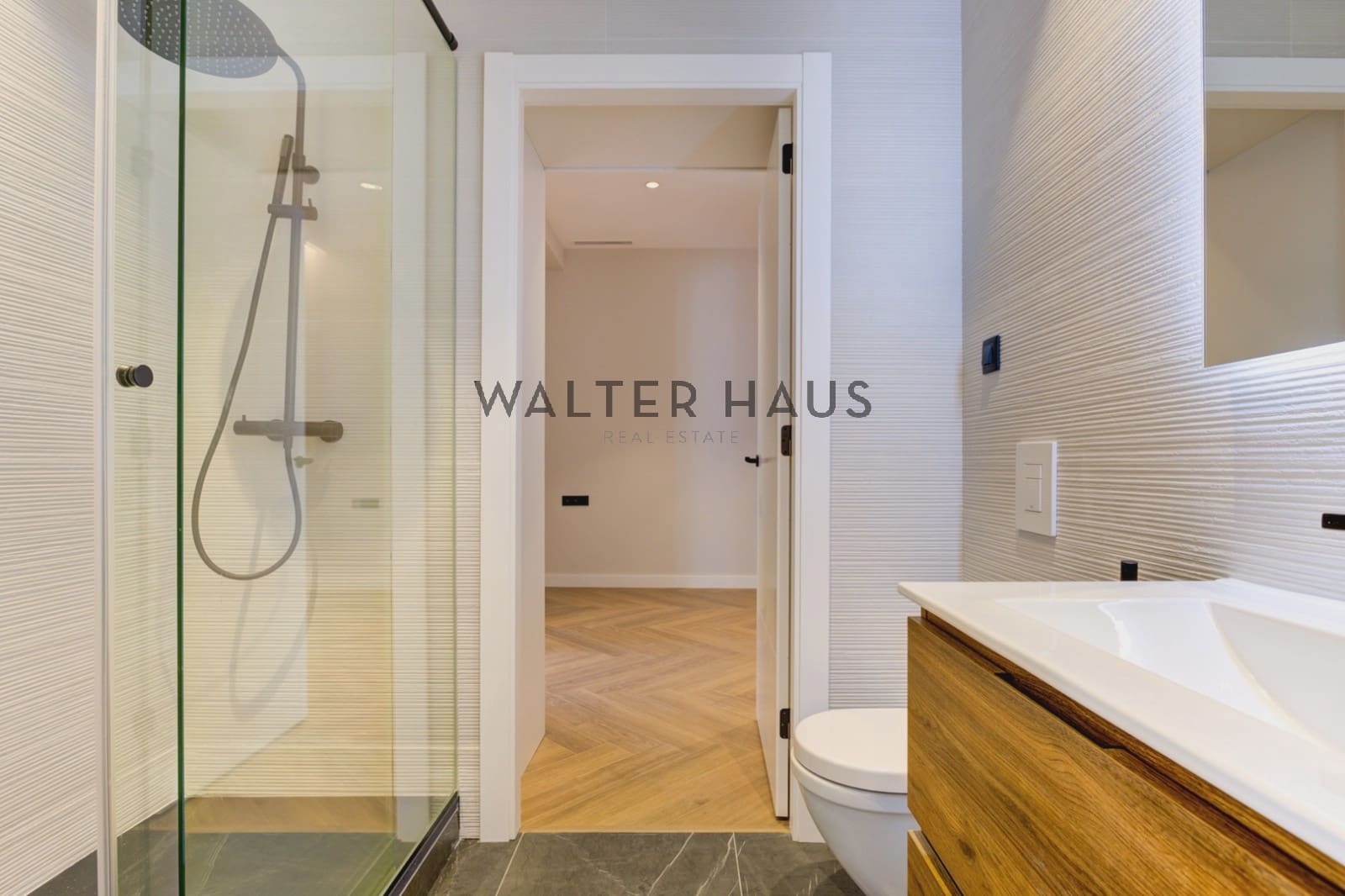 3 bedroom Flat for sale in Barcelona city - € 1,180,000 (Ref: 9352841)