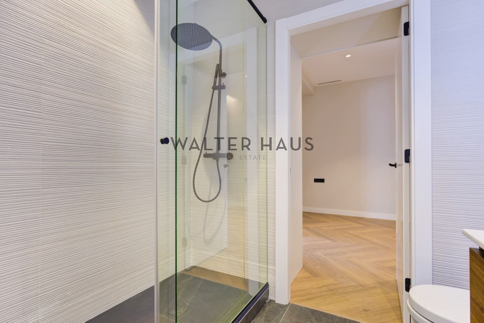 3 bedroom Flat for sale in Barcelona city - € 1,180,000 (Ref: 9352841)