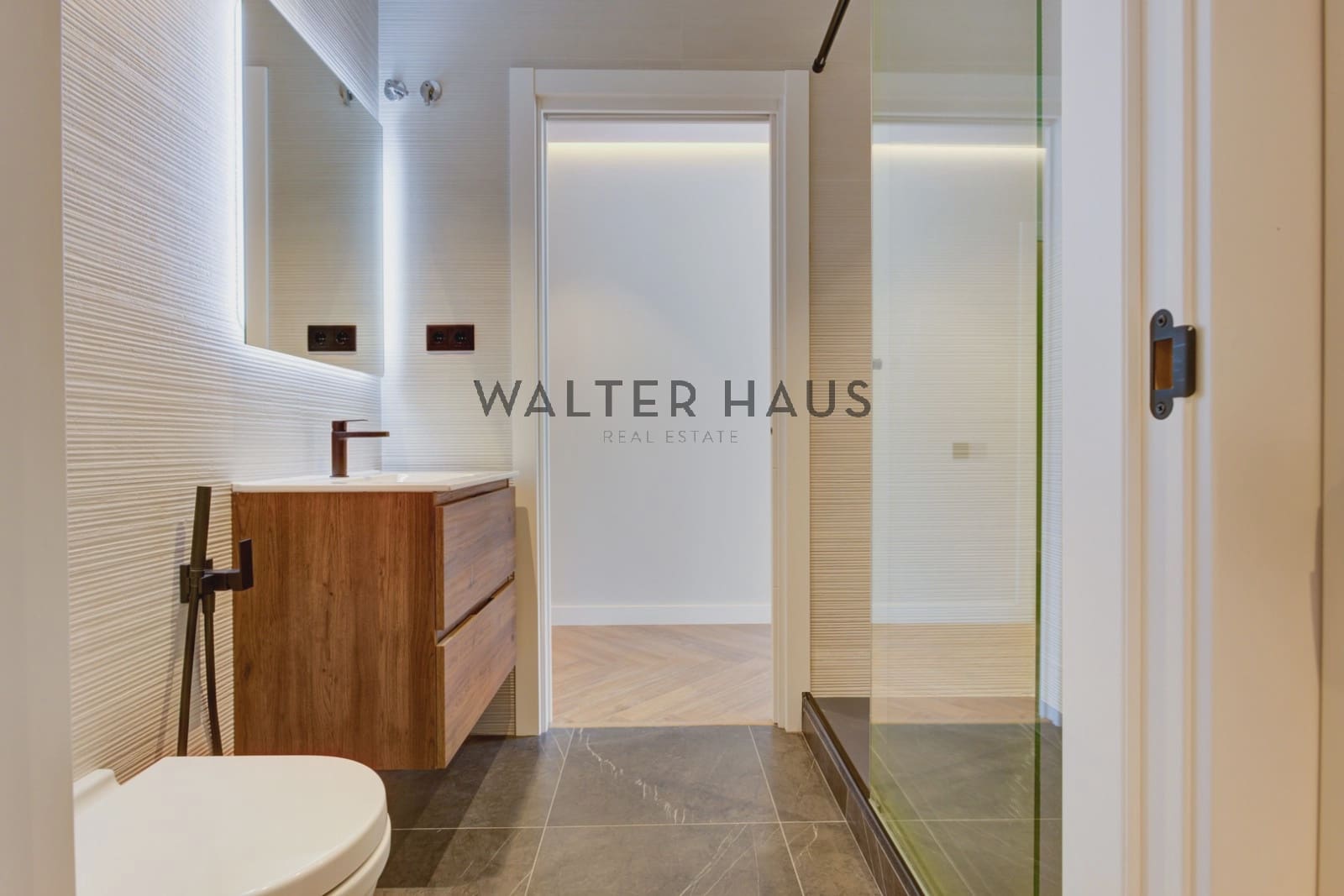 3 bedroom Flat for sale in Barcelona city - € 1,180,000 (Ref: 9352841)