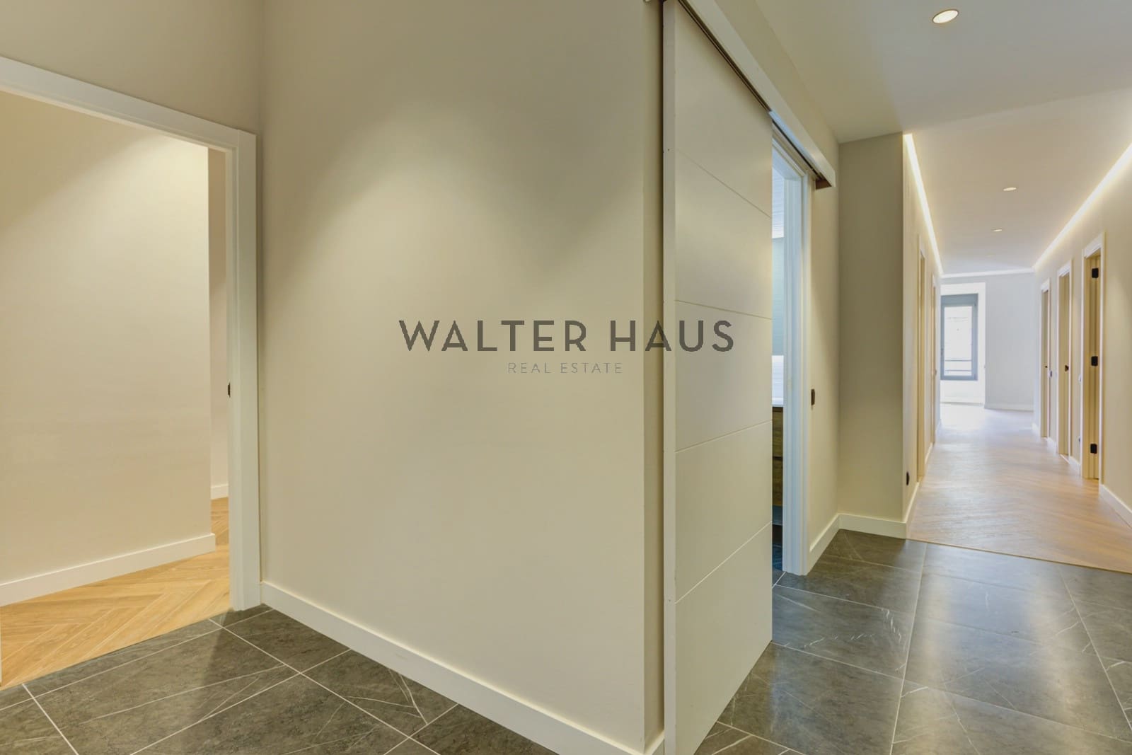 3 bedroom Flat for sale in Barcelona city - € 1,180,000 (Ref: 9352841)