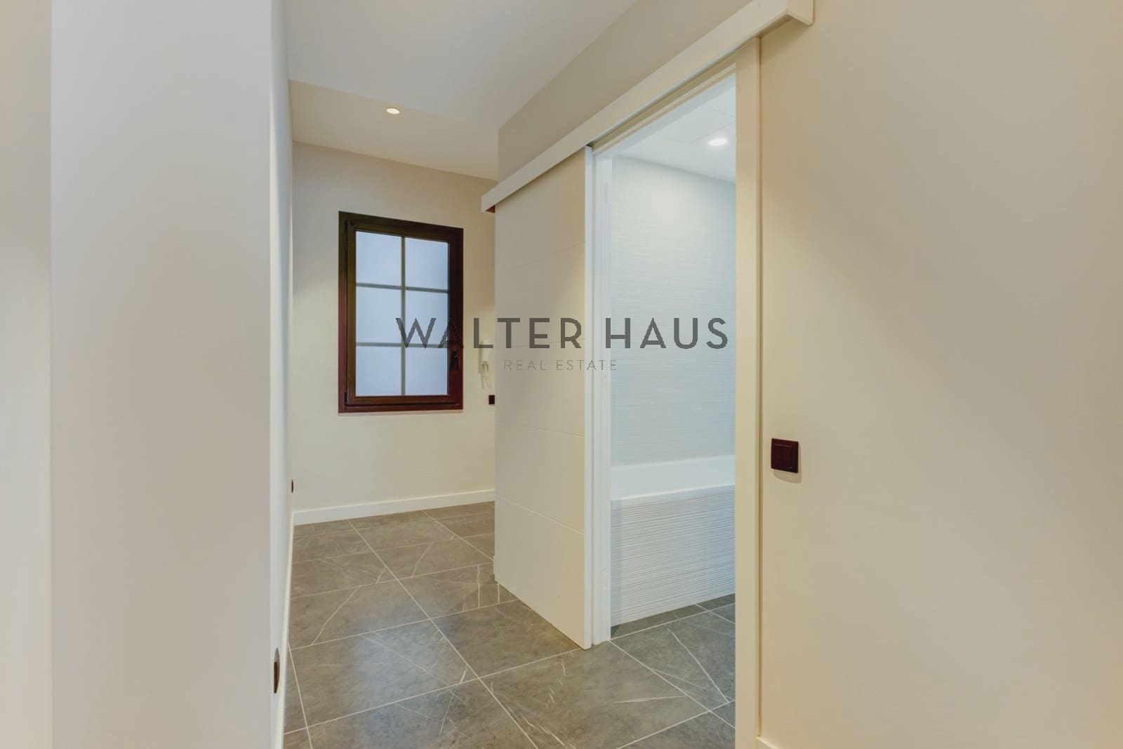 3 bedroom Flat for sale in Barcelona city - € 1,180,000 (Ref: 9352841)