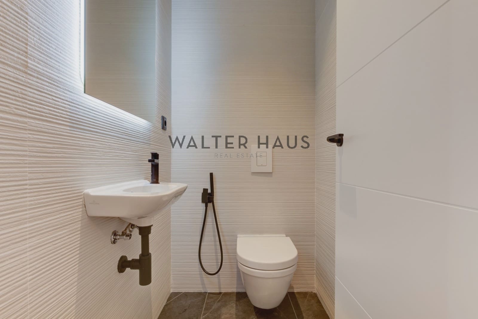 3 bedroom Flat for sale in Barcelona city - € 1,180,000 (Ref: 9352841)