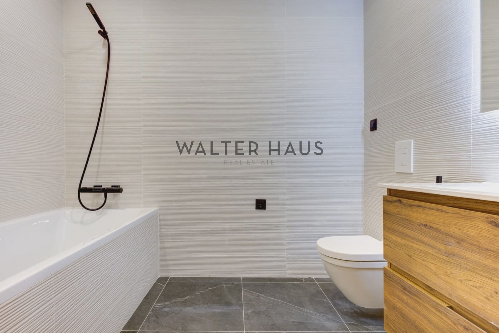 3 bedroom Flat for sale in Barcelona city - € 1,180,000 (Ref: 9352841)