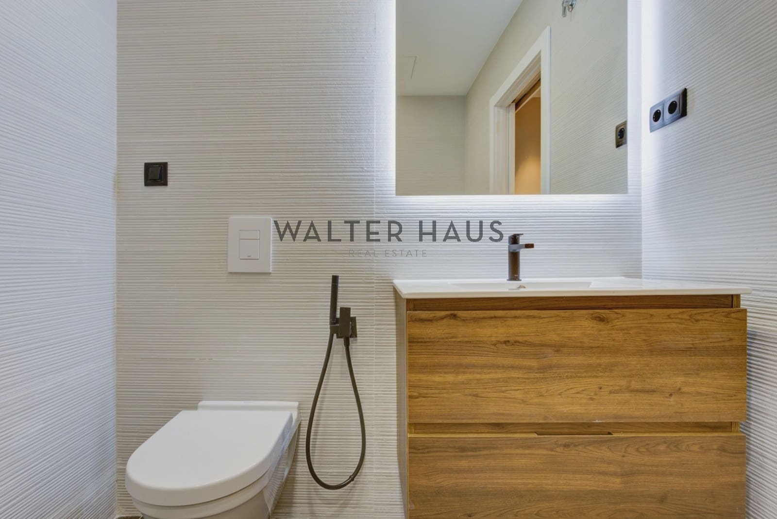 3 bedroom Flat for sale in Barcelona city - € 1,180,000 (Ref: 9352841)