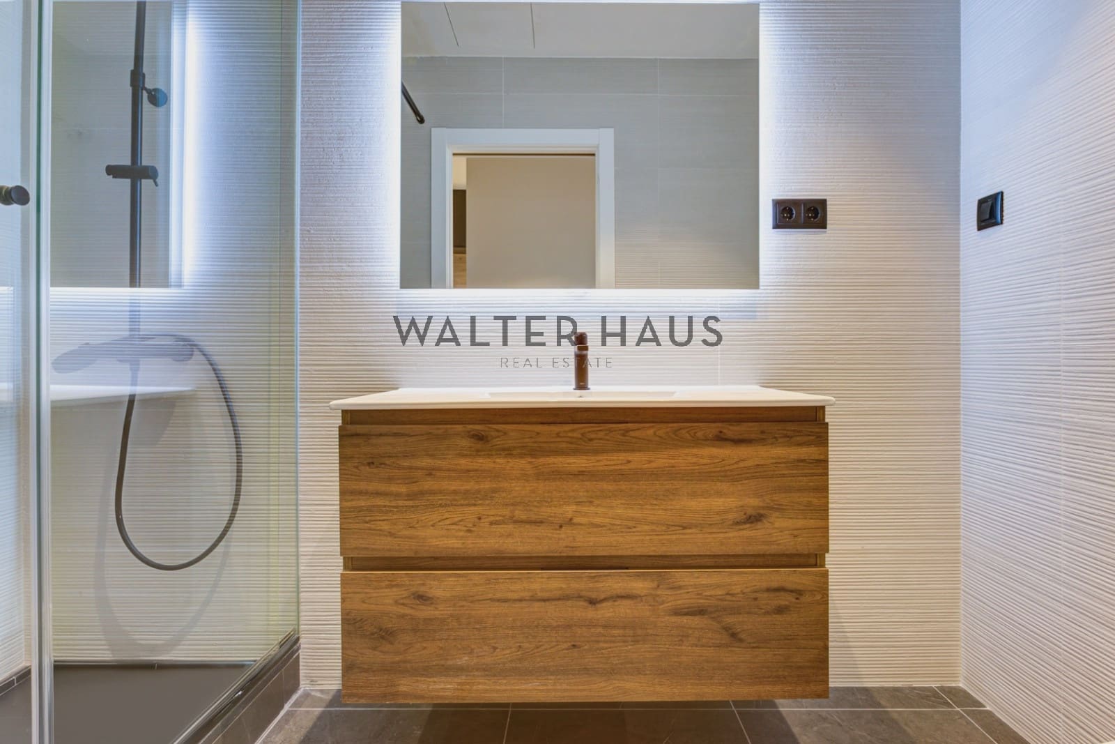 2 makuuhuone Asunto myytävänä paikassa Barcelona kaupunki - 680 000 € (Ref: 9352920)