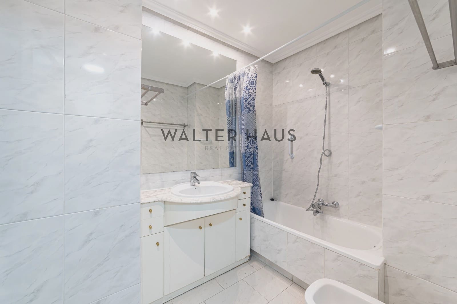 Piso de 2 habitaciones en Madrid ciudad en alquiler - 1.800 € (Ref: 9371408)