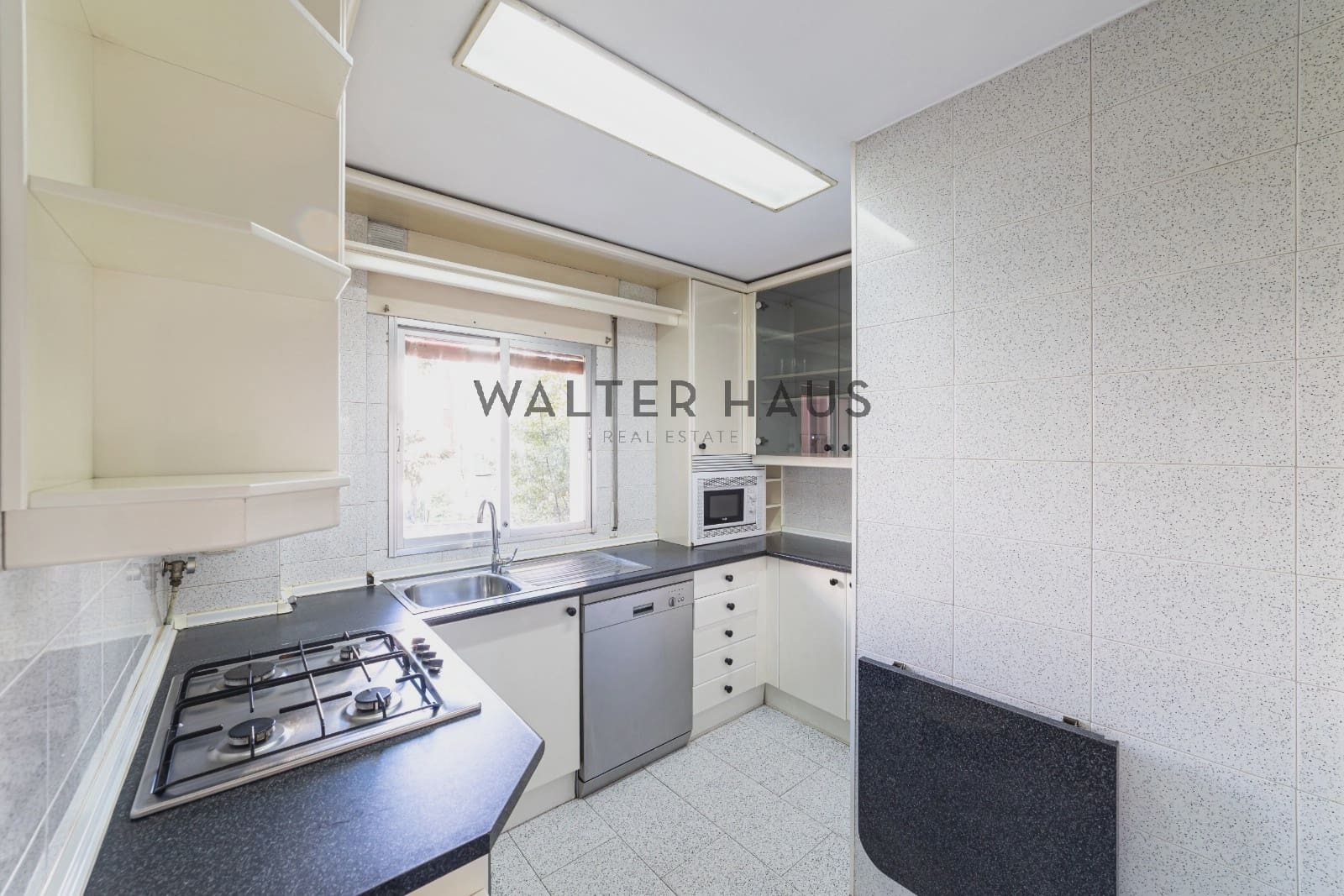 Piso de 2 habitaciones en Madrid ciudad en alquiler - 1.800 € (Ref: 9371408)