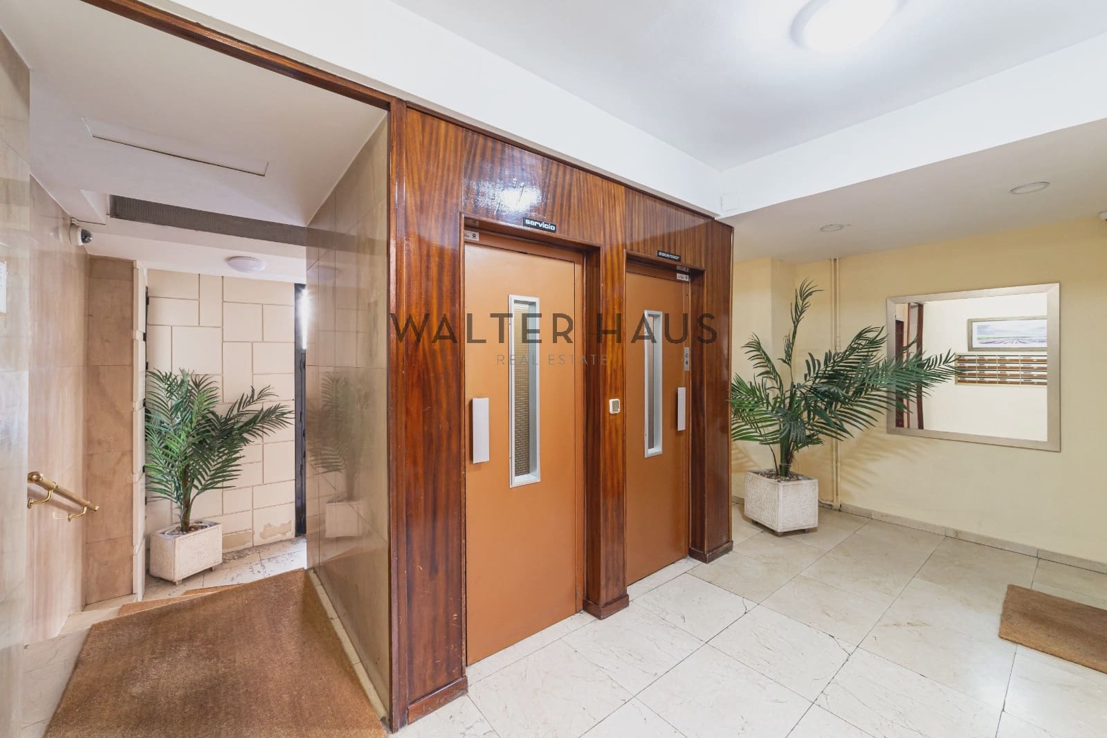 Piso de 2 habitaciones en Madrid ciudad en alquiler - 1.800 € (Ref: 9371408)