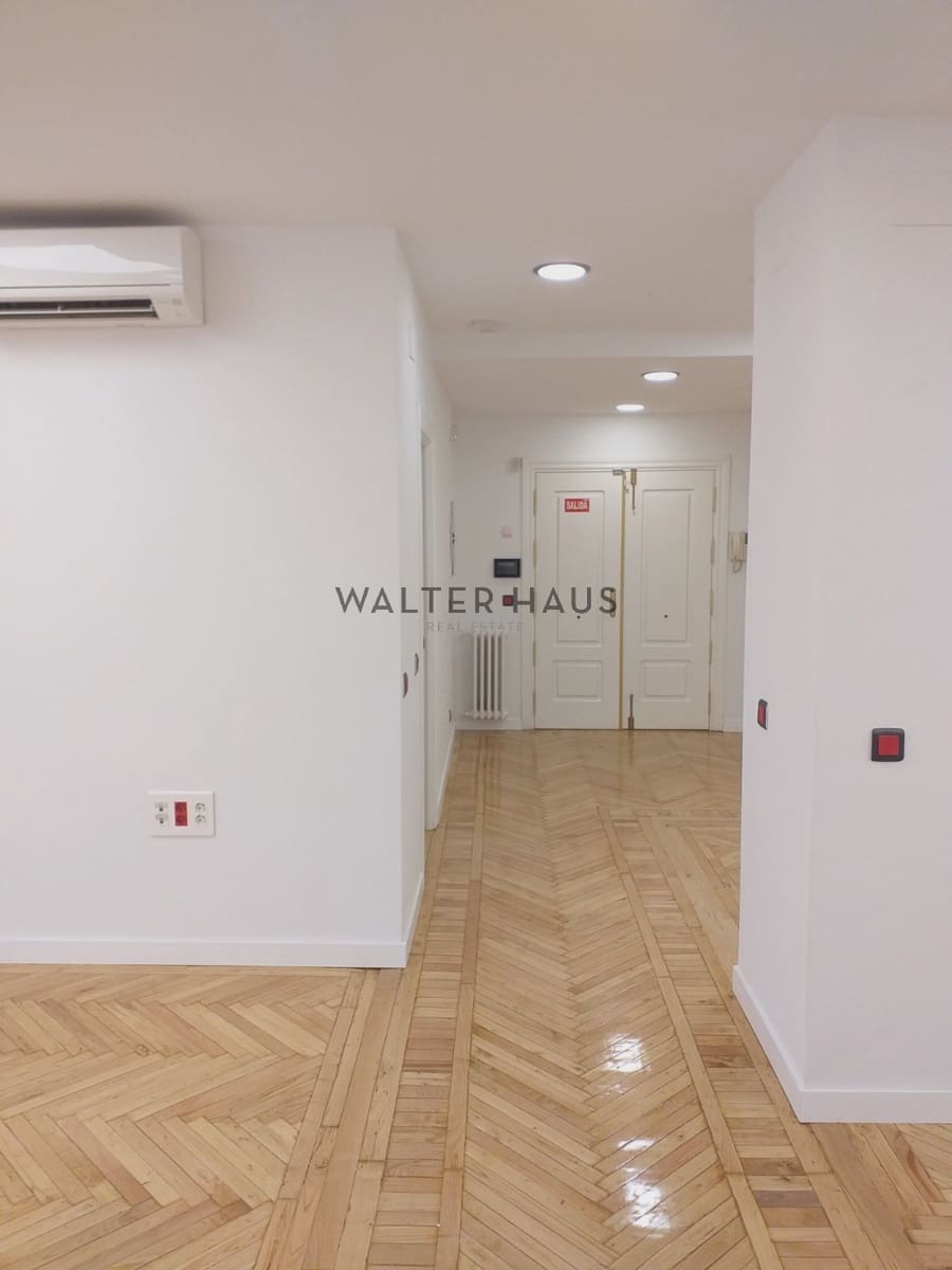 Office for sale in Madrid city - € 850,000 (Ref: 9374670)