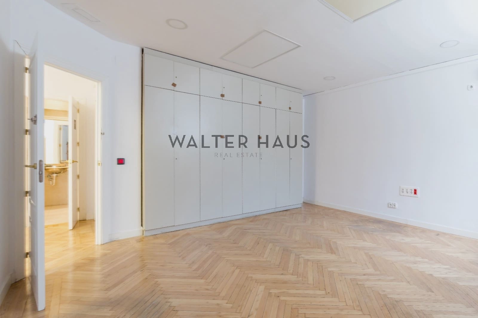 Office for sale in Madrid city - € 750,000 (Ref: 9374670)