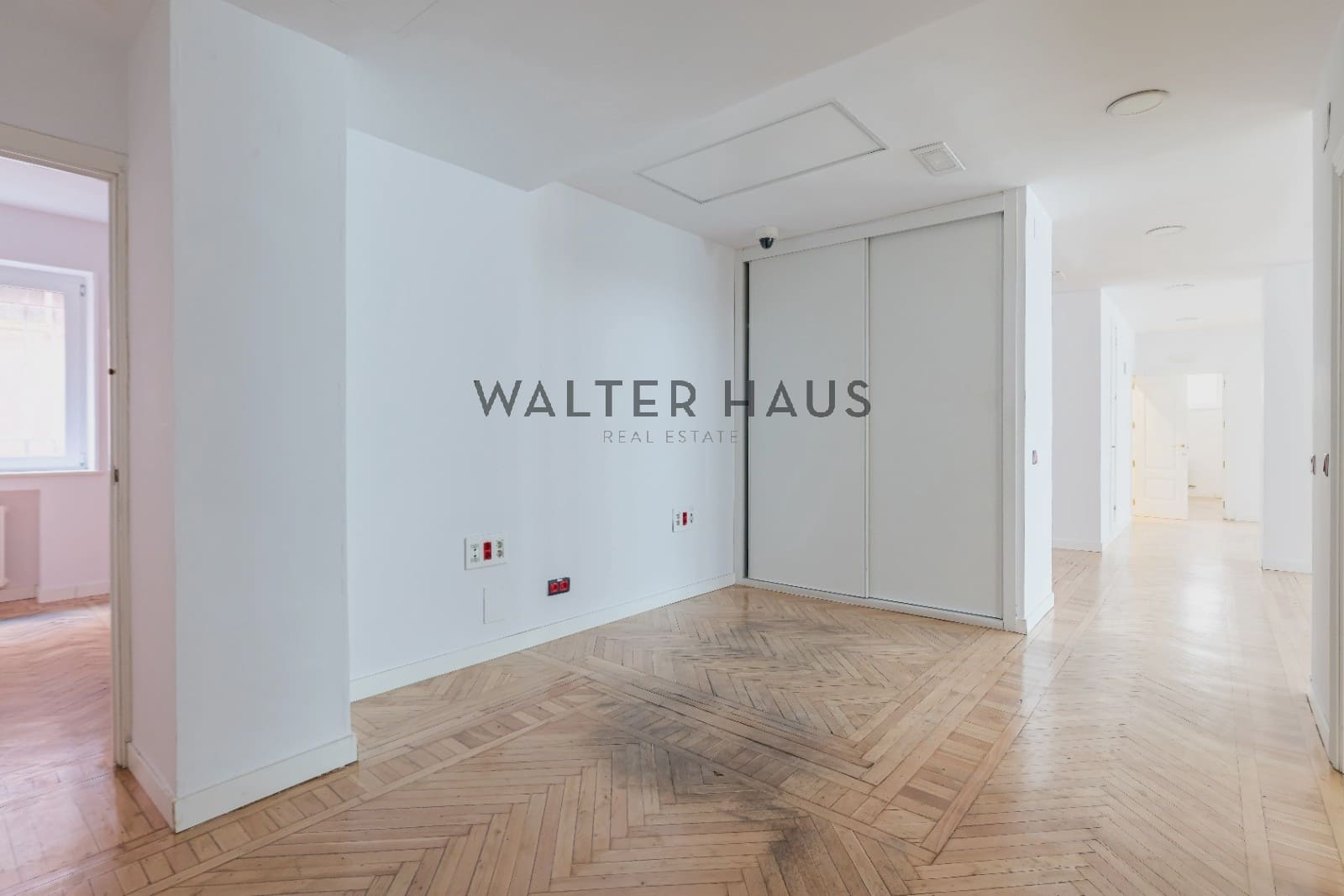 Office for sale in Madrid city - € 750,000 (Ref: 9374670)