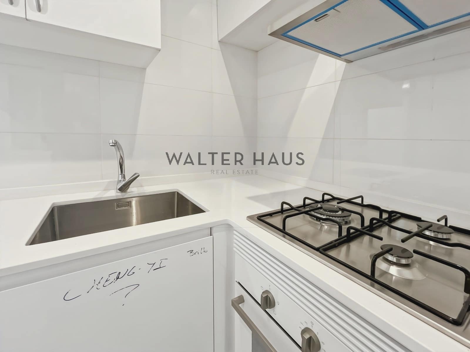 3 slaapkamer Flat te huur in Barcelona stad - € 2.400 (Ref: 9384852)