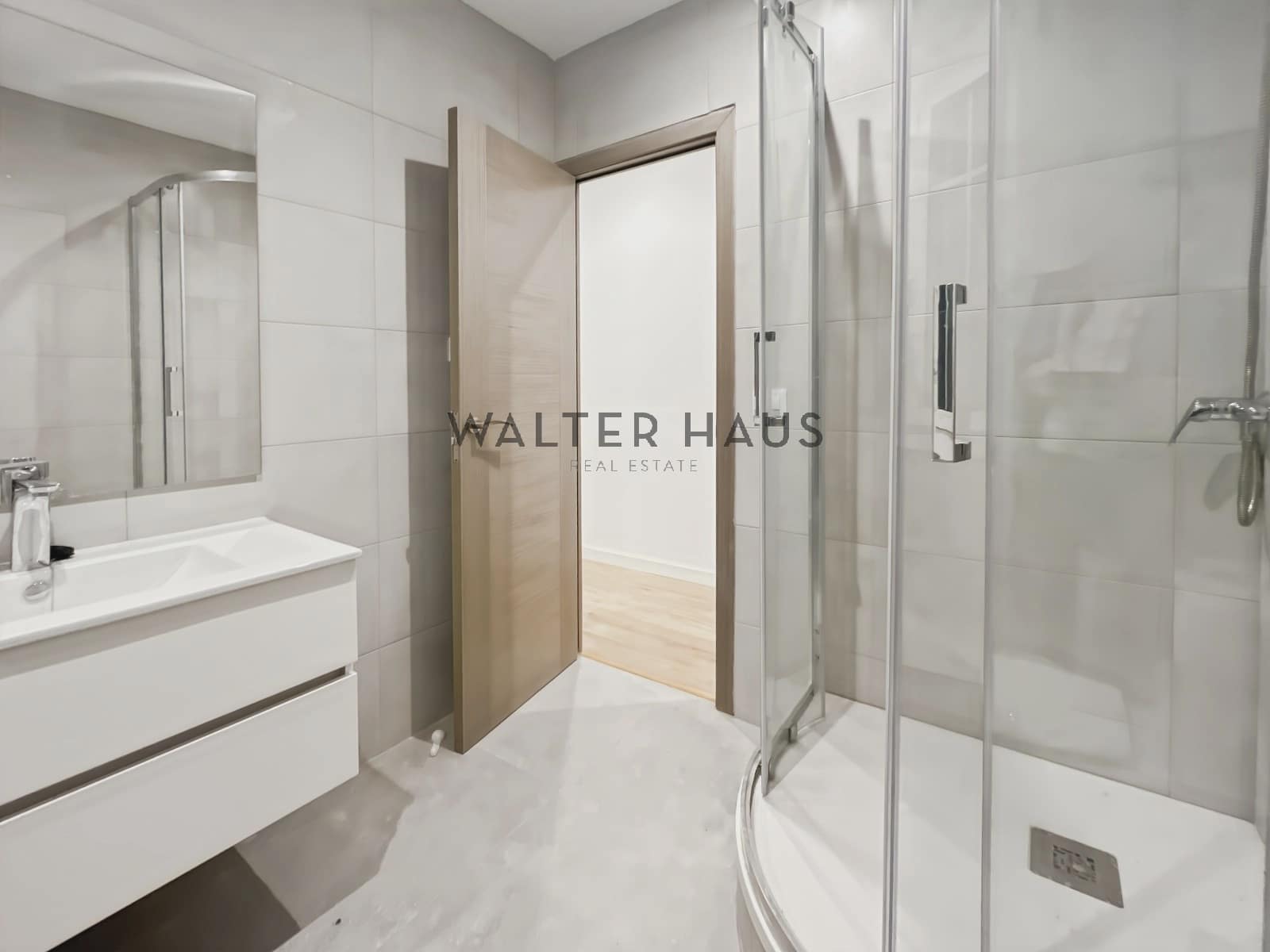 3 slaapkamer Flat te huur in Barcelona stad - € 2.400 (Ref: 9384852)