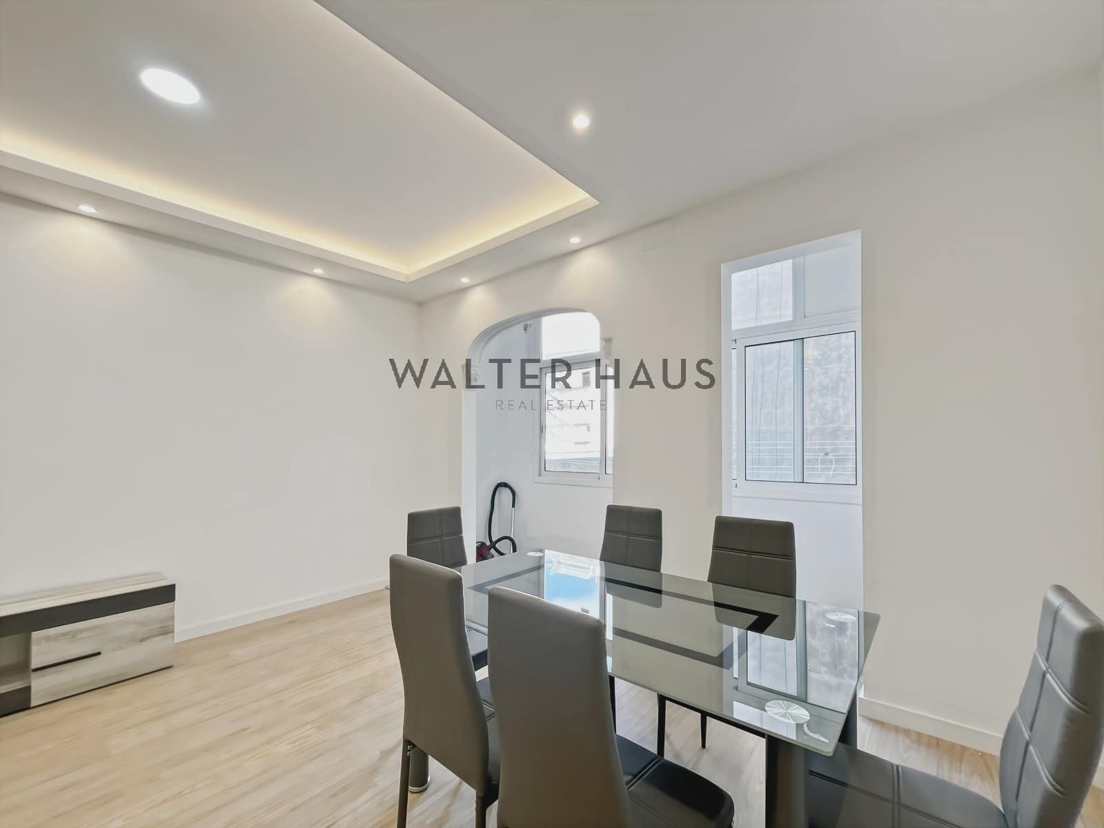 3 slaapkamer Flat te huur in Barcelona stad - € 2.400 (Ref: 9384852)