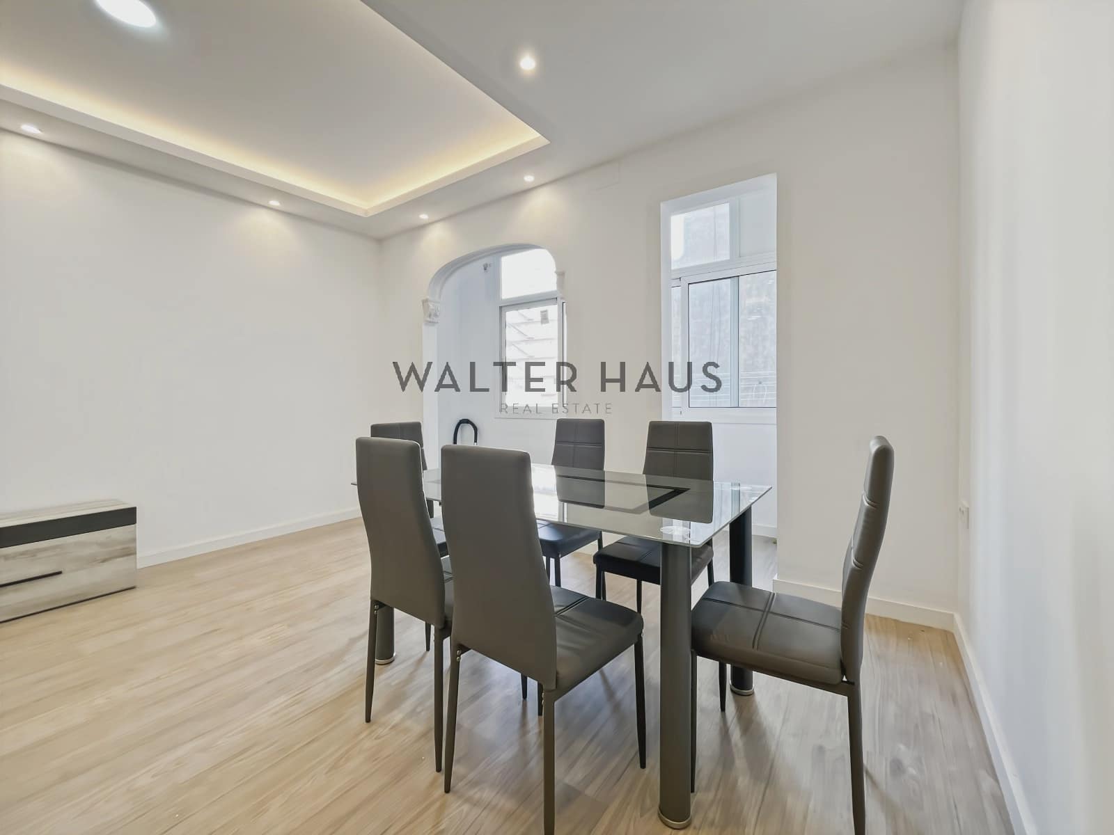 3 slaapkamer Flat te huur in Barcelona stad - € 2.400 (Ref: 9384852)