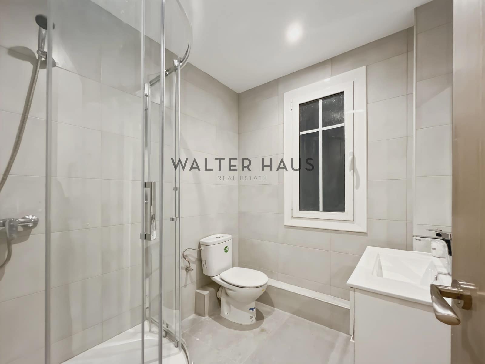 3 slaapkamer Flat te huur in Barcelona stad - € 2.400 (Ref: 9384852)