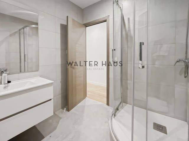 3 soverom Leilighet til leie i La Nova Esquerra de L'Eixample, Barcelona by - € 2 400 (Ref: 9384852)