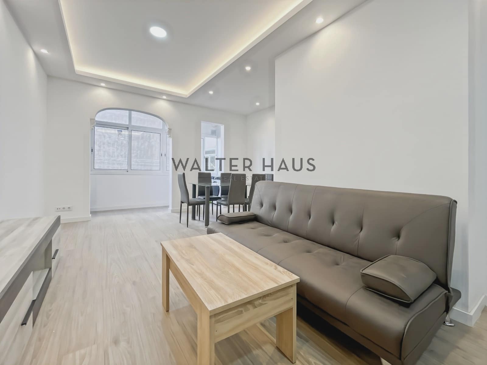 3 slaapkamer Flat te huur in Barcelona stad - € 2.400 (Ref: 9384852)