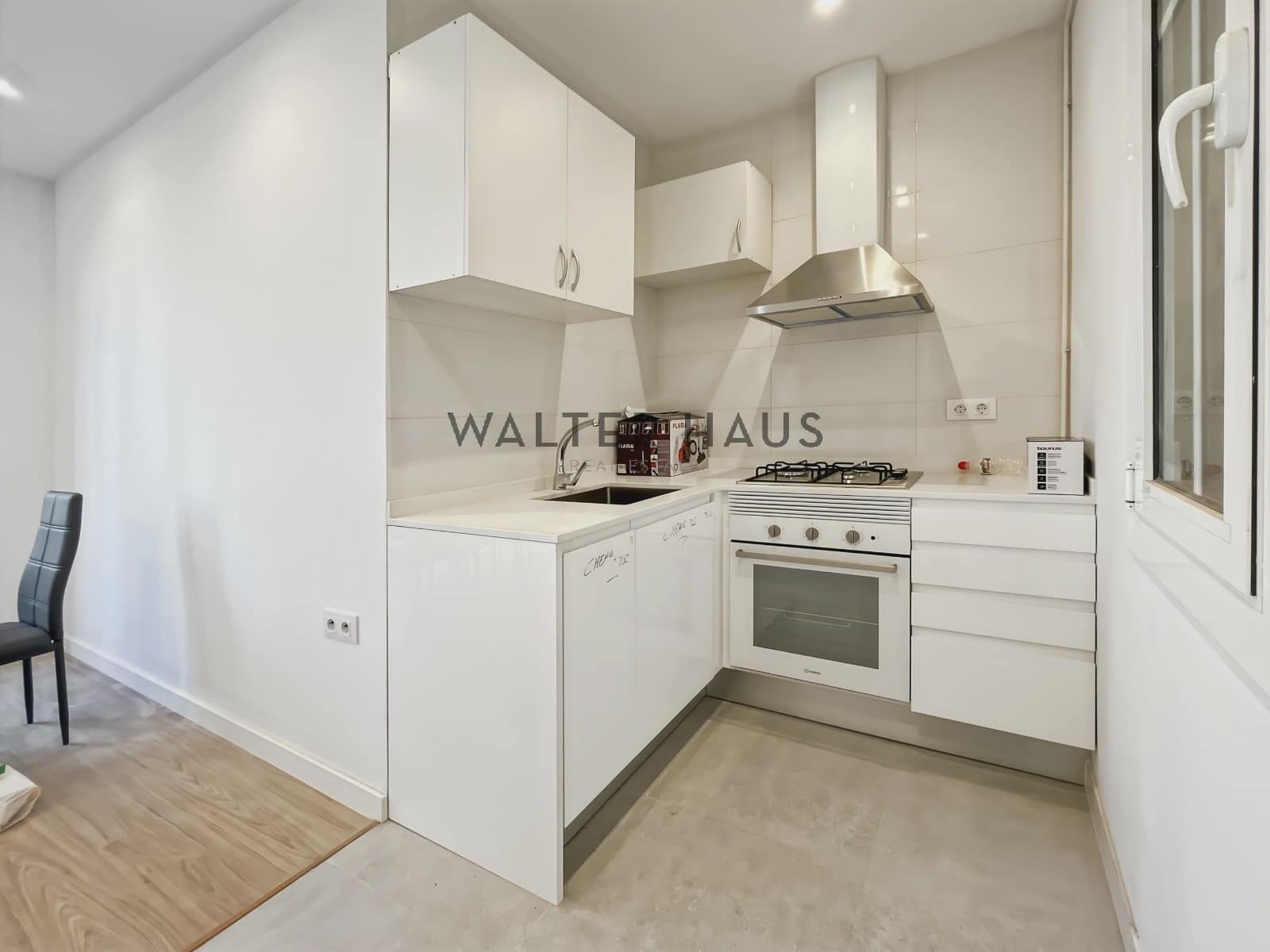 3 slaapkamer Flat te huur in Barcelona stad - € 2.400 (Ref: 9384852)