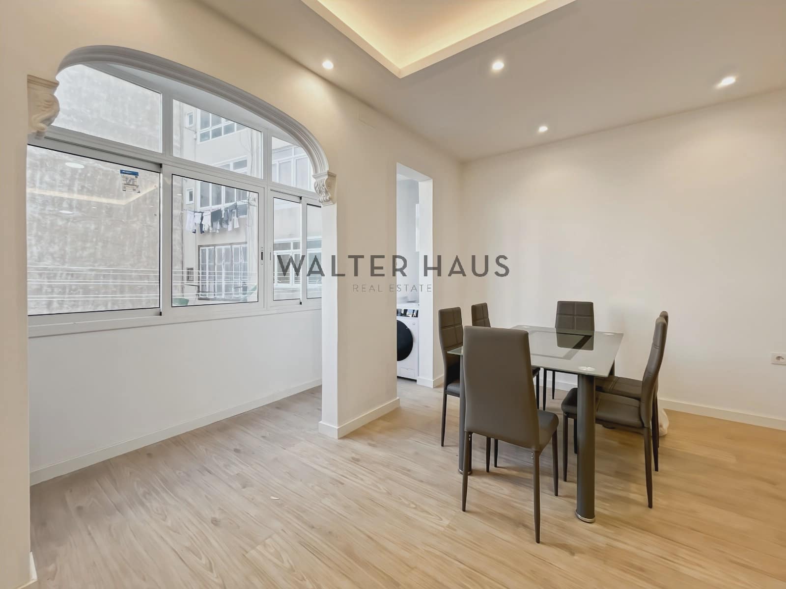 3 slaapkamer Flat te huur in Barcelona stad - € 2.400 (Ref: 9384852)