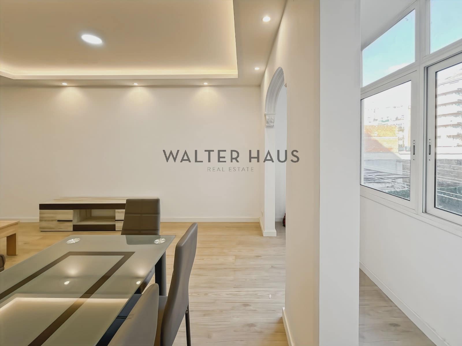 3 slaapkamer Flat te huur in Barcelona stad - € 2.400 (Ref: 9384852)