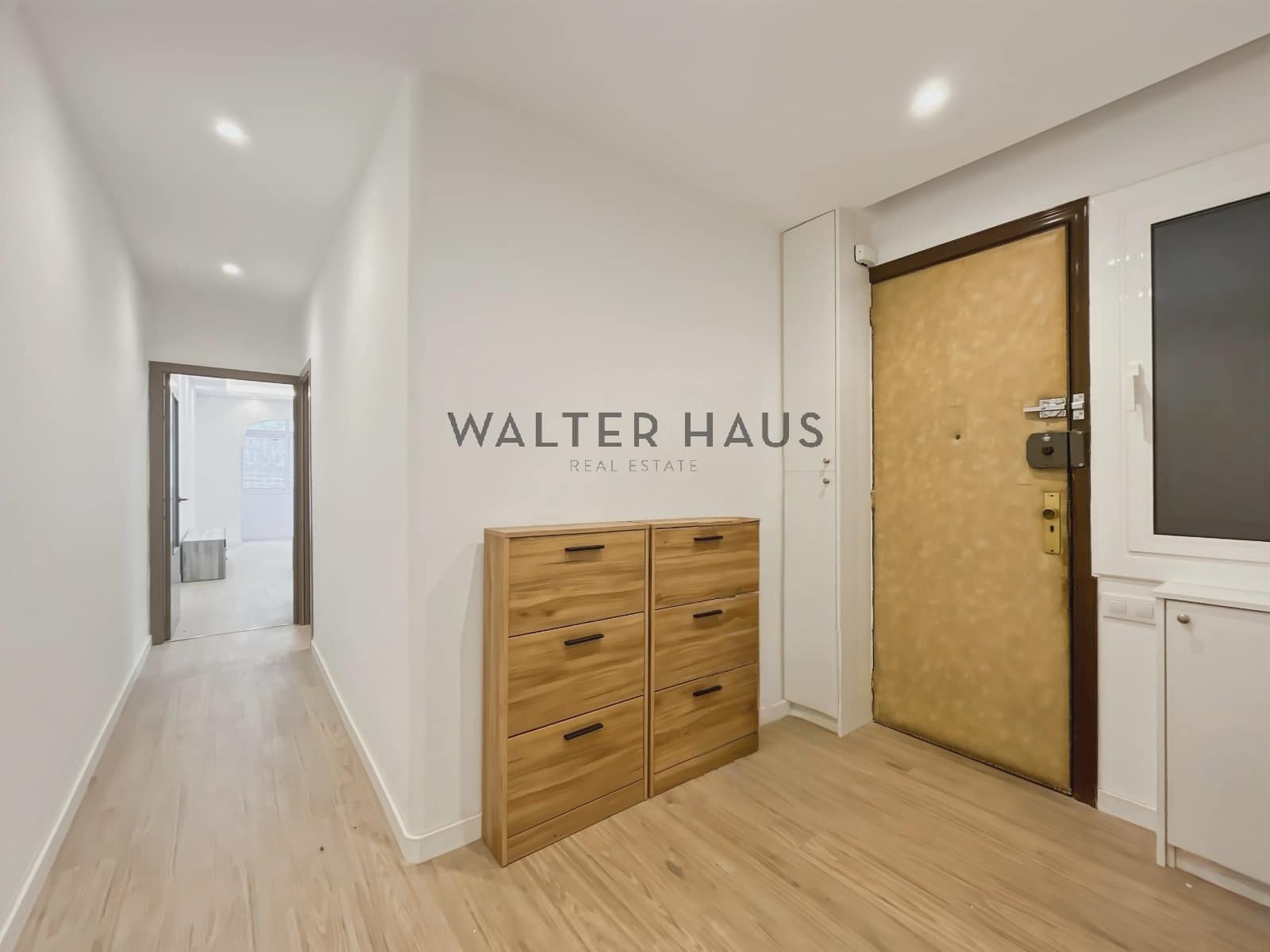 3 slaapkamer Flat te huur in Barcelona stad - € 2.400 (Ref: 9384852)