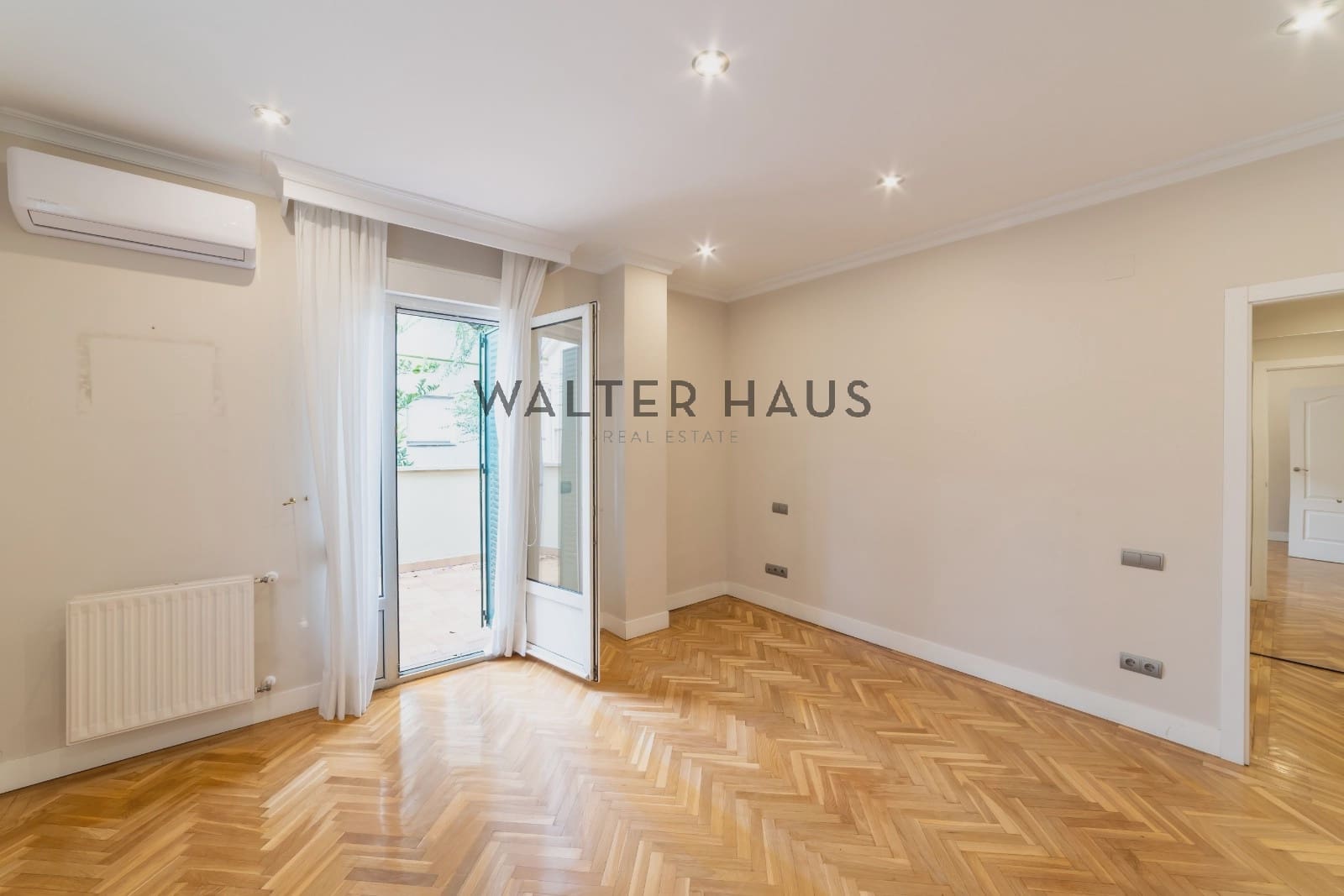 5 bedroom Villa for rent in Madrid city with pool - € 6,000 (Ref: 9389941)