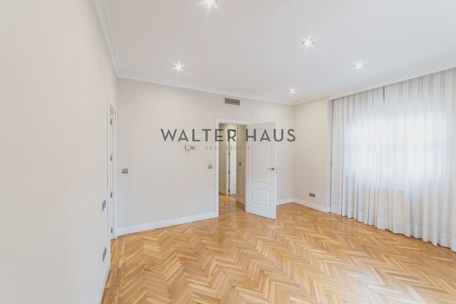 5 bedroom Villa for rent in Madrid city with pool - € 6,000 (Ref: 9389941)