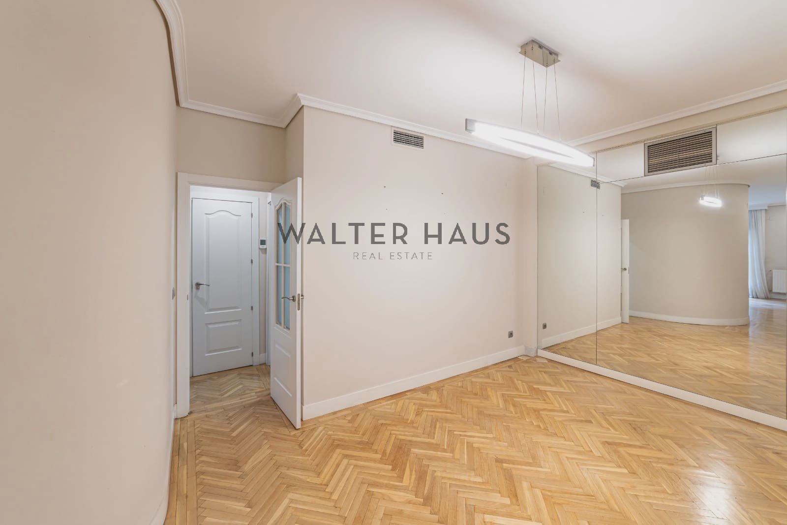 5 bedroom Villa for rent in Madrid city with pool - € 6,000 (Ref: 9389941)