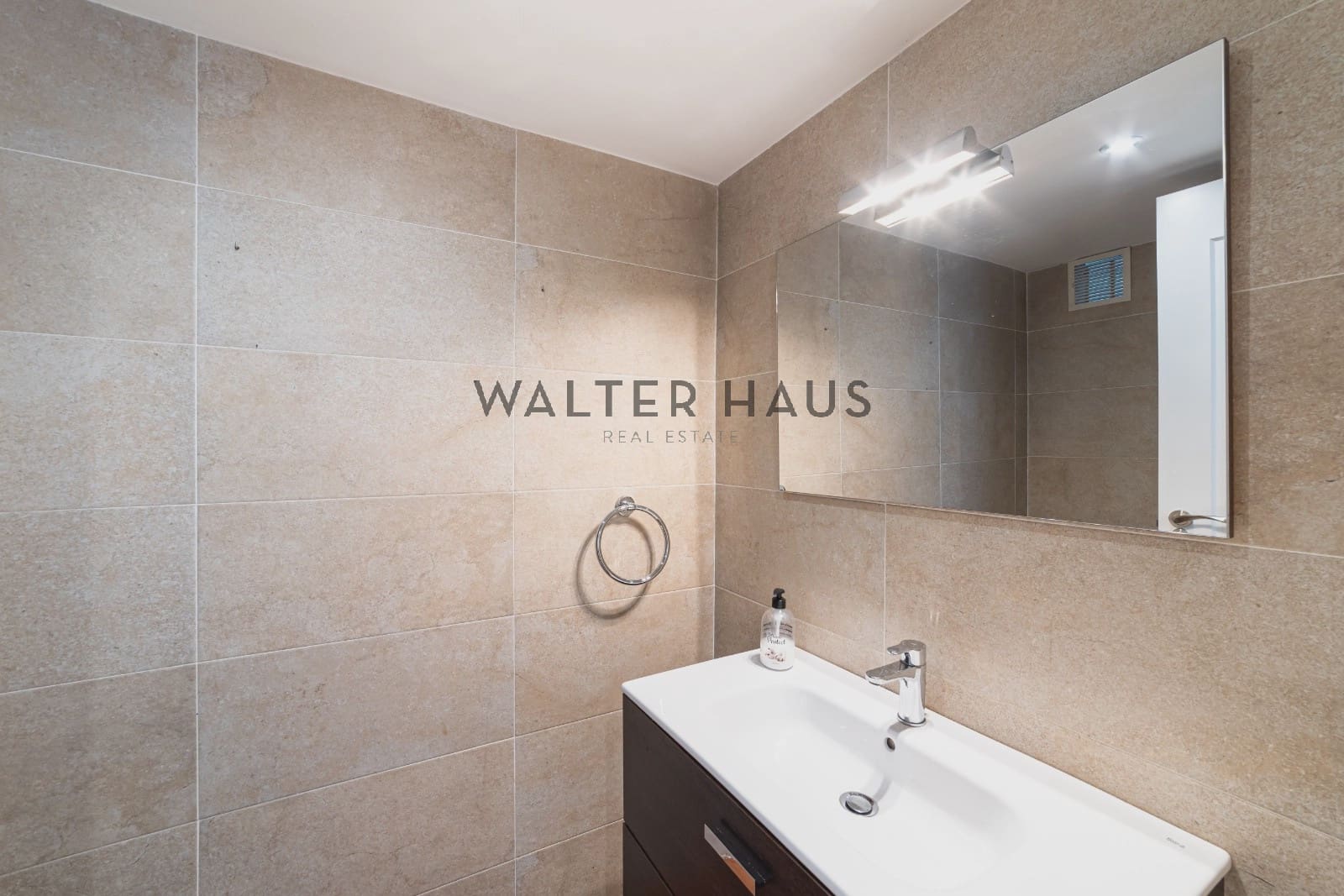 5 bedroom Villa for rent in Madrid city with pool - € 6,000 (Ref: 9389941)