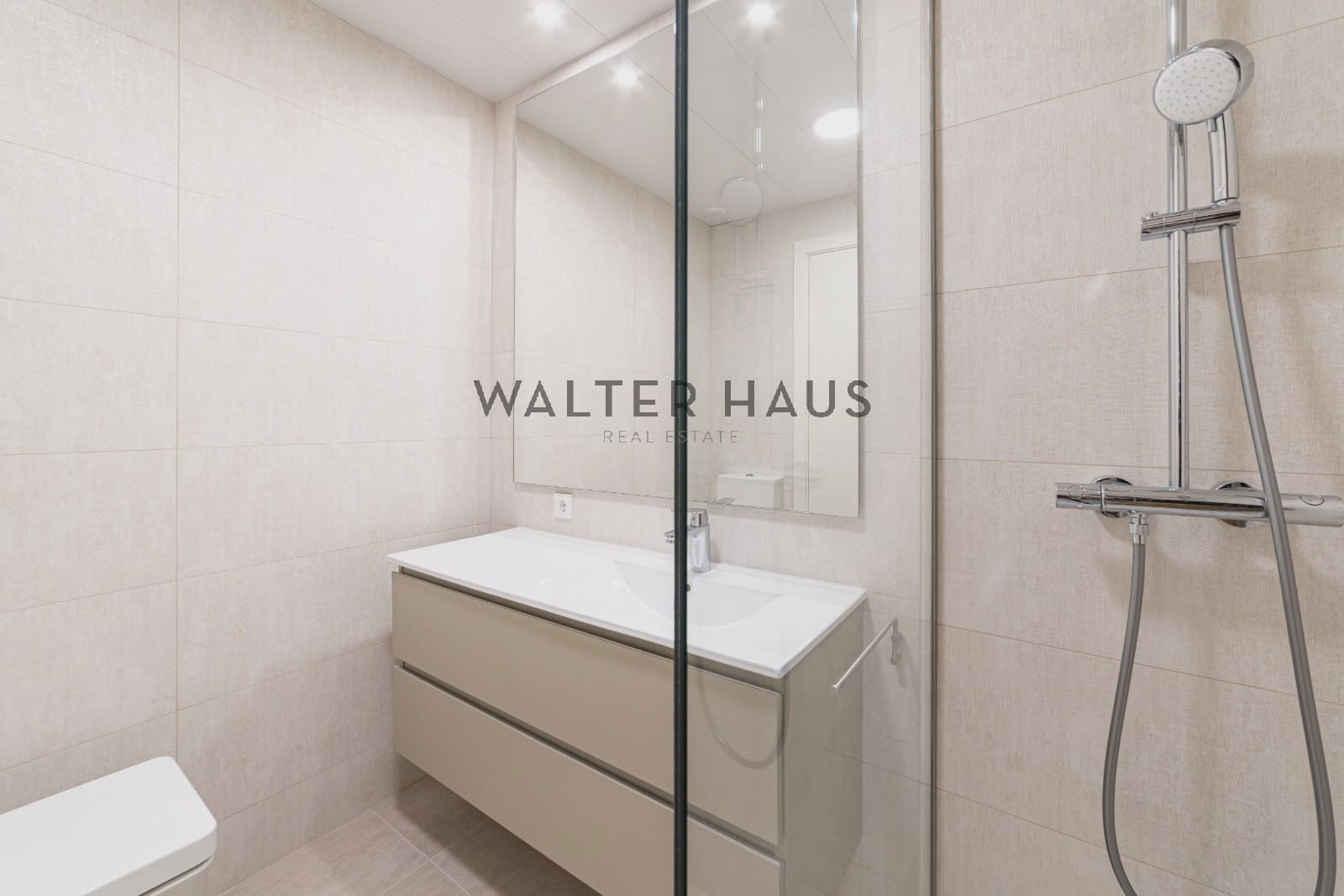 4 soveværelse Lejlighed til leje i Madrid by - € 7.000 (Ref: 9395448)