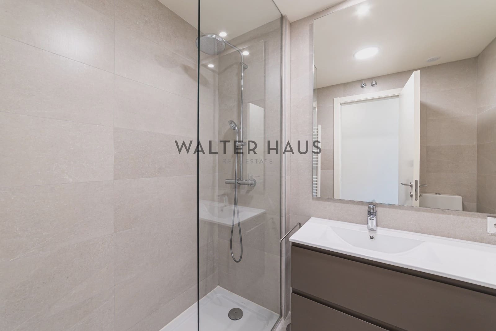 4 soveværelse Lejlighed til leje i Madrid by - € 7.000 (Ref: 9395448)