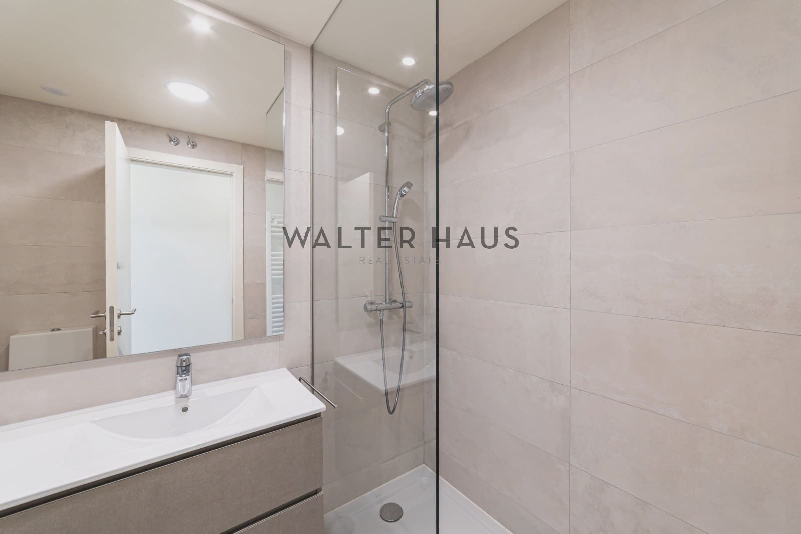 4 soveværelse Lejlighed til leje i Madrid by - € 7.000 (Ref: 9395448)