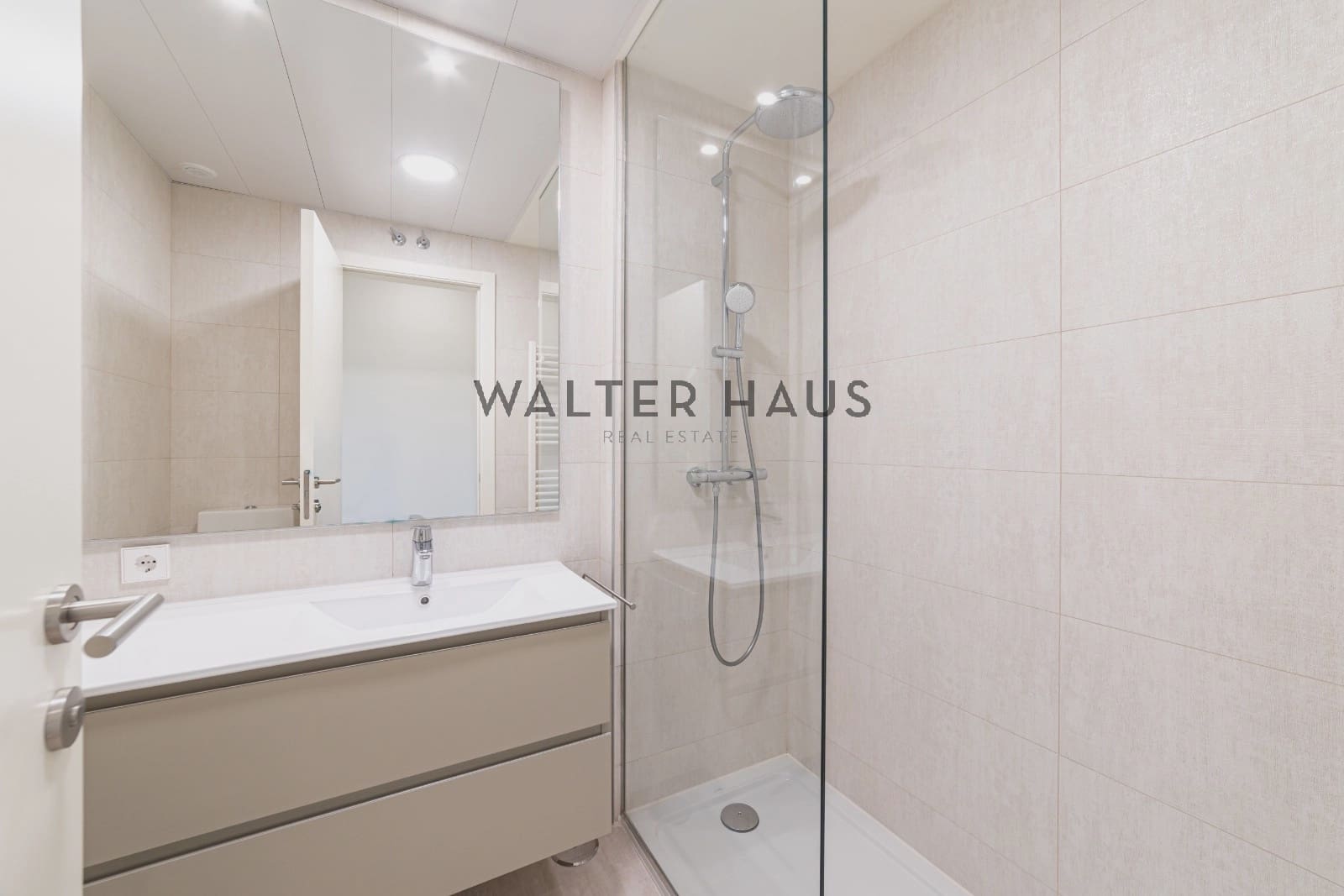 4 soveværelse Lejlighed til leje i Madrid by - € 7.000 (Ref: 9395448)