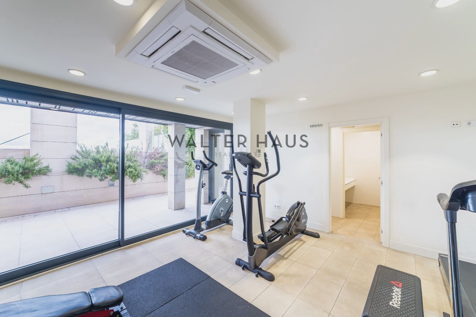 4 soveværelse Lejlighed til leje i Madrid by - € 7.000 (Ref: 9395448)